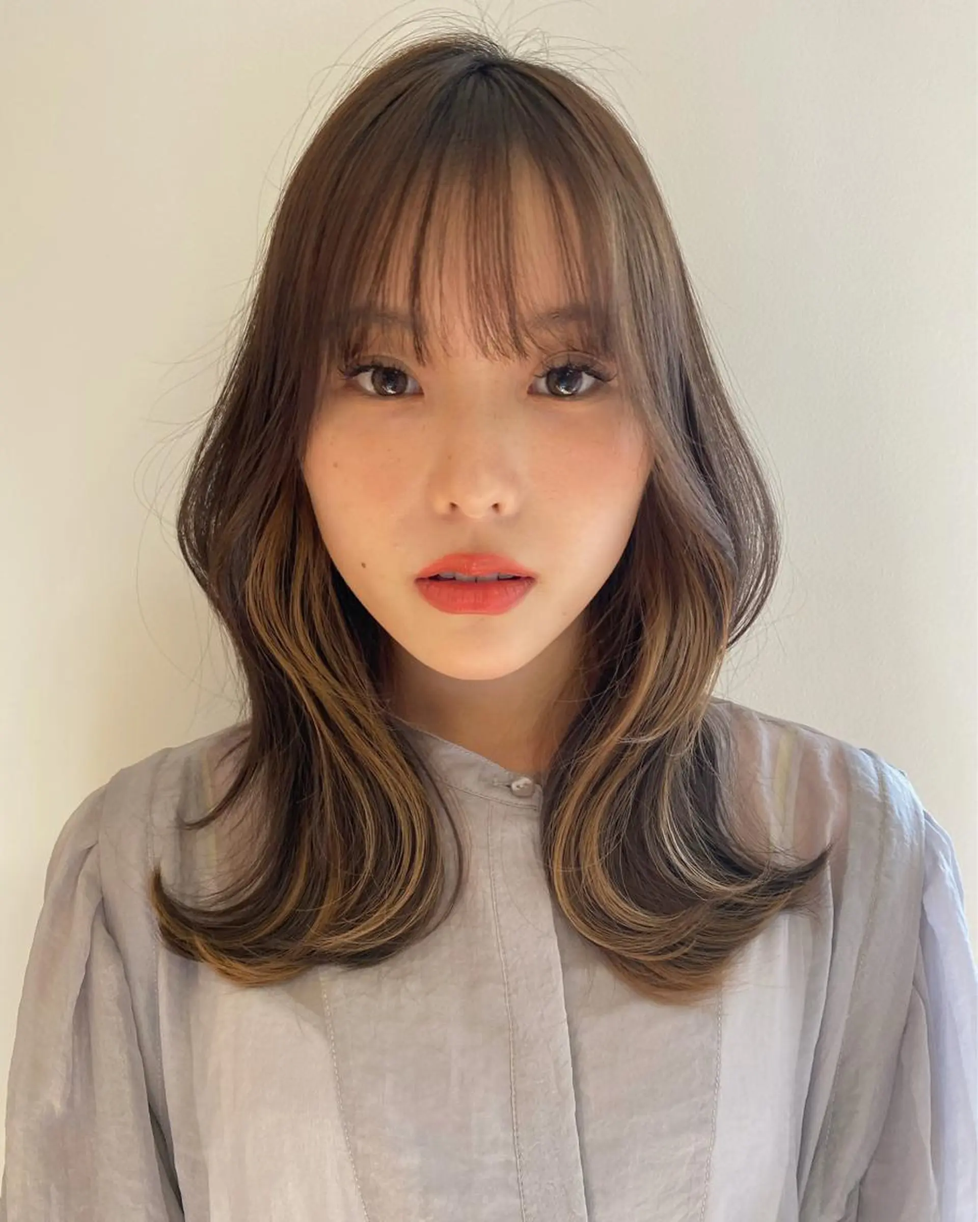 ミディアム カラー 石田 優菜のヘアスタイル