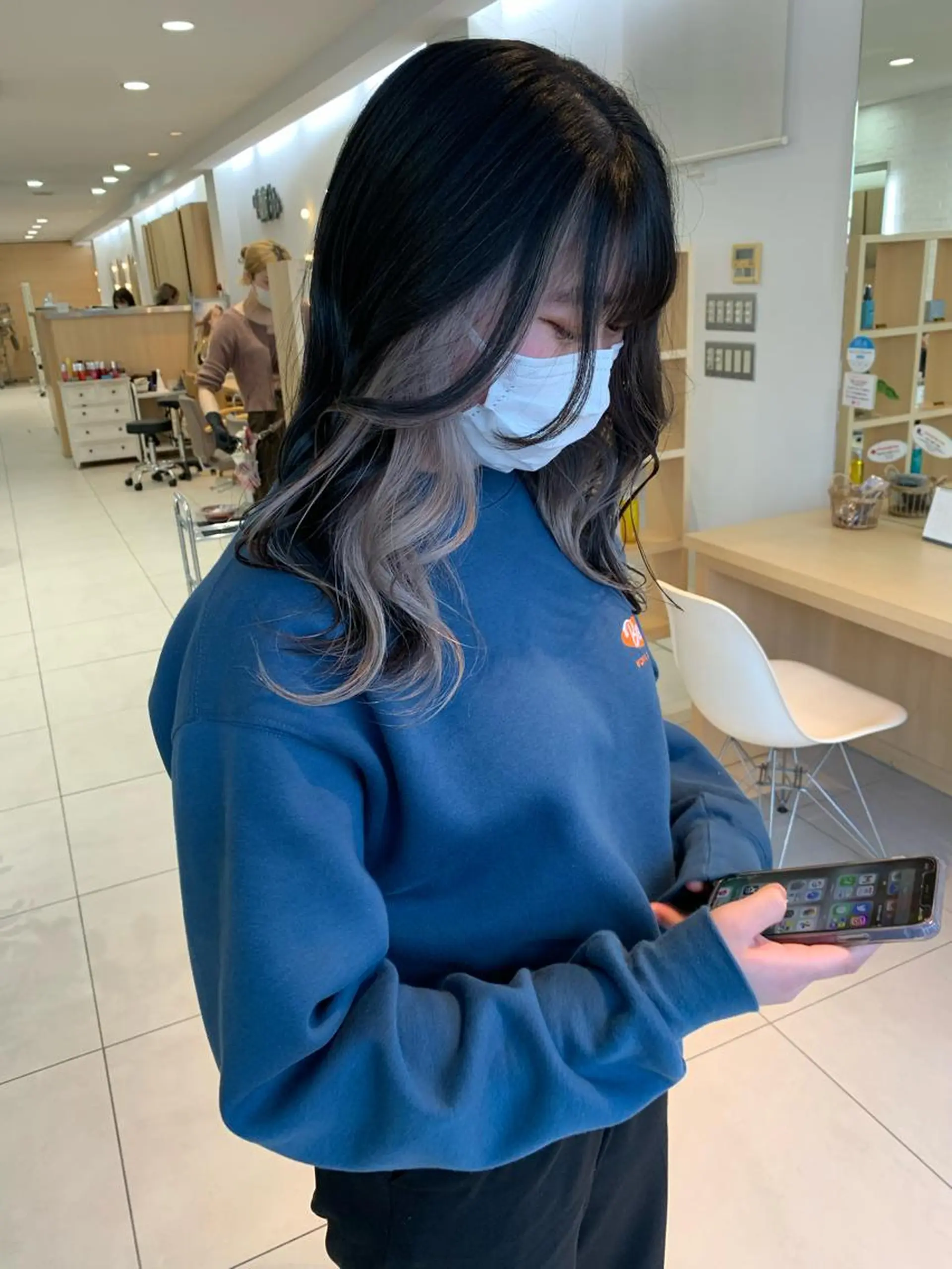 ロング カラー ブリーチ ケアブリーチ シルバー ホワイトシルバー 🍀透明感抜群🍀/ ハイトーンカラーのヘアスタイル