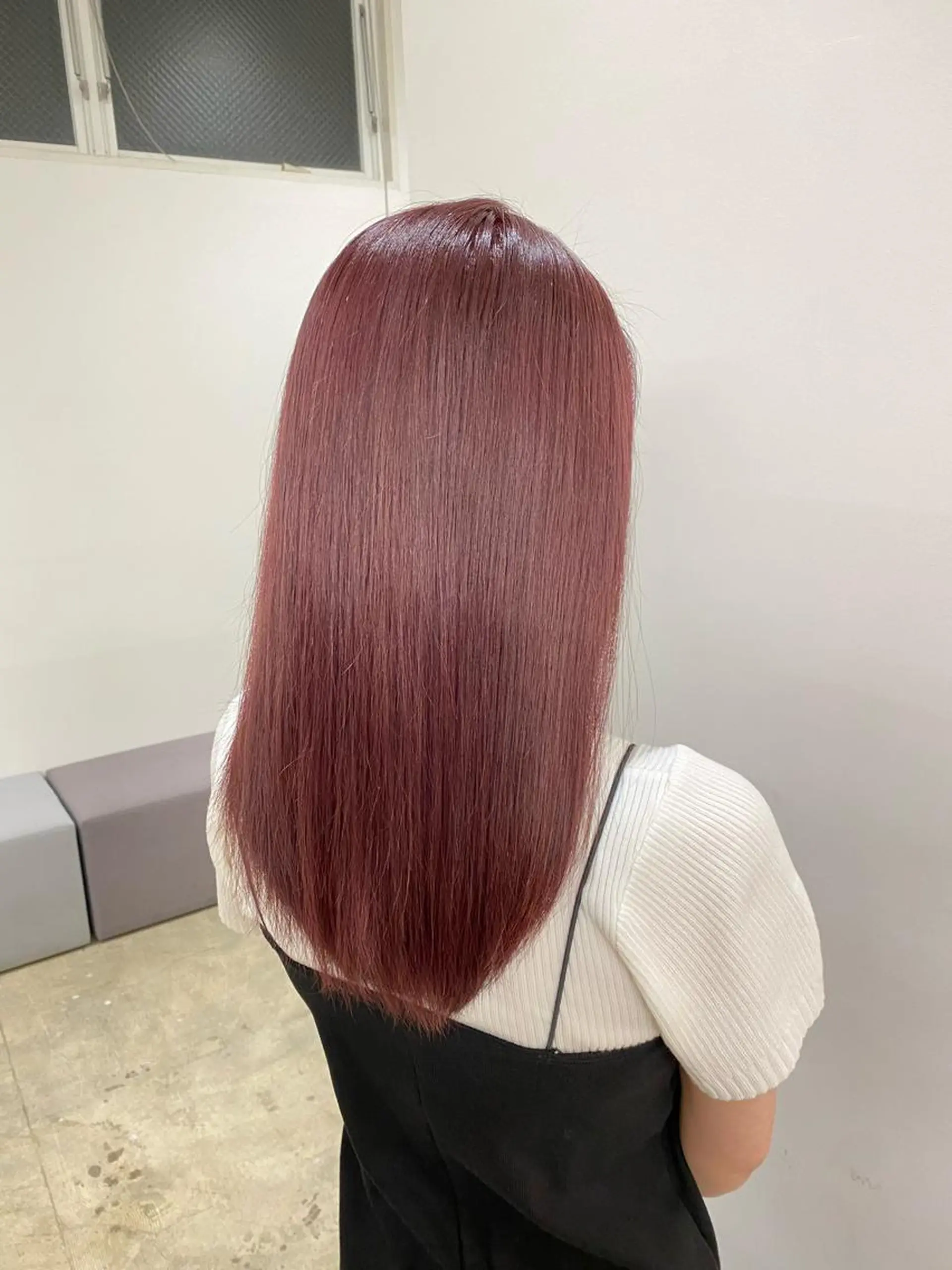 ロング ピンクブラウン 藤野 凪沙のヘアスタイル