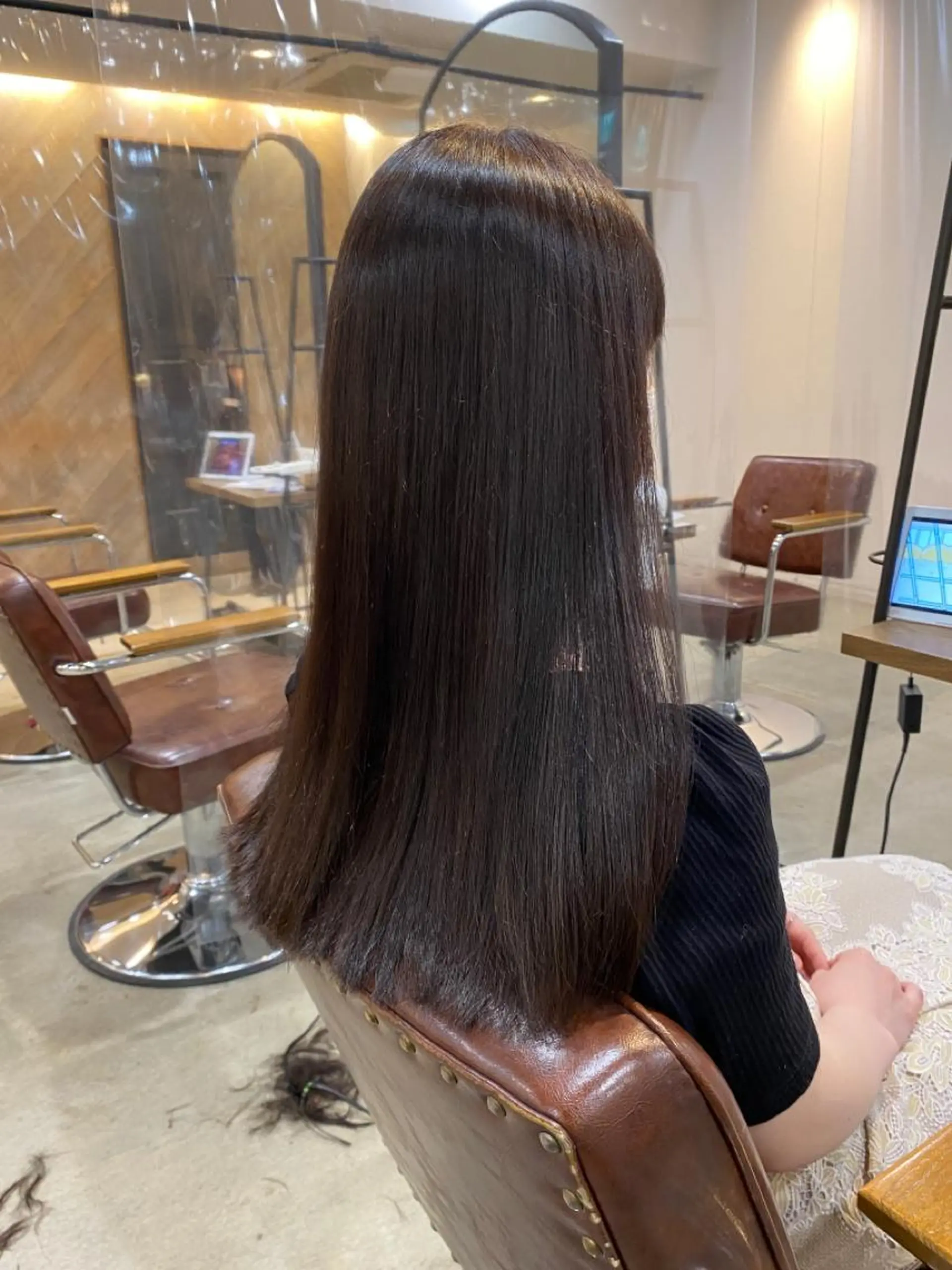 ロング 髪質改善 酸性ストレート 縮毛矯正 Lolonois梅田 スタッフのヘアスタイル