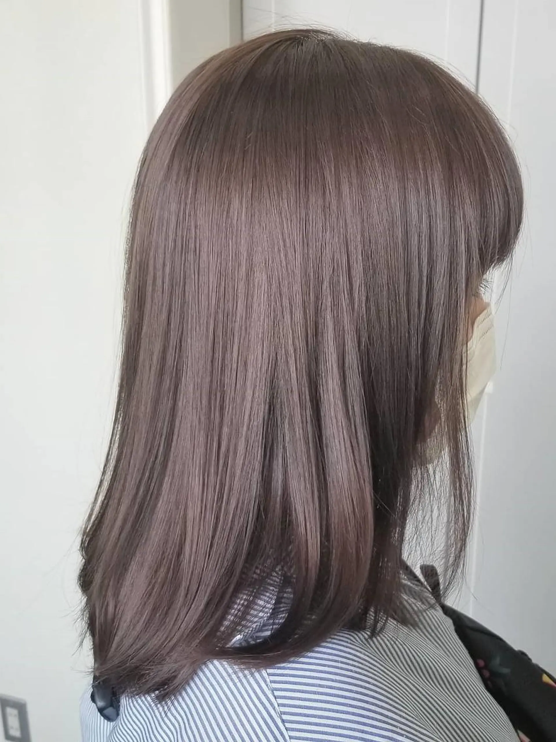 カラー セミロング アディクシーカラー アッシュ ベージュカラー フォギーベージュ イルミナカラー ヘアカラー N° emirai 溝の口のヘアスタイル