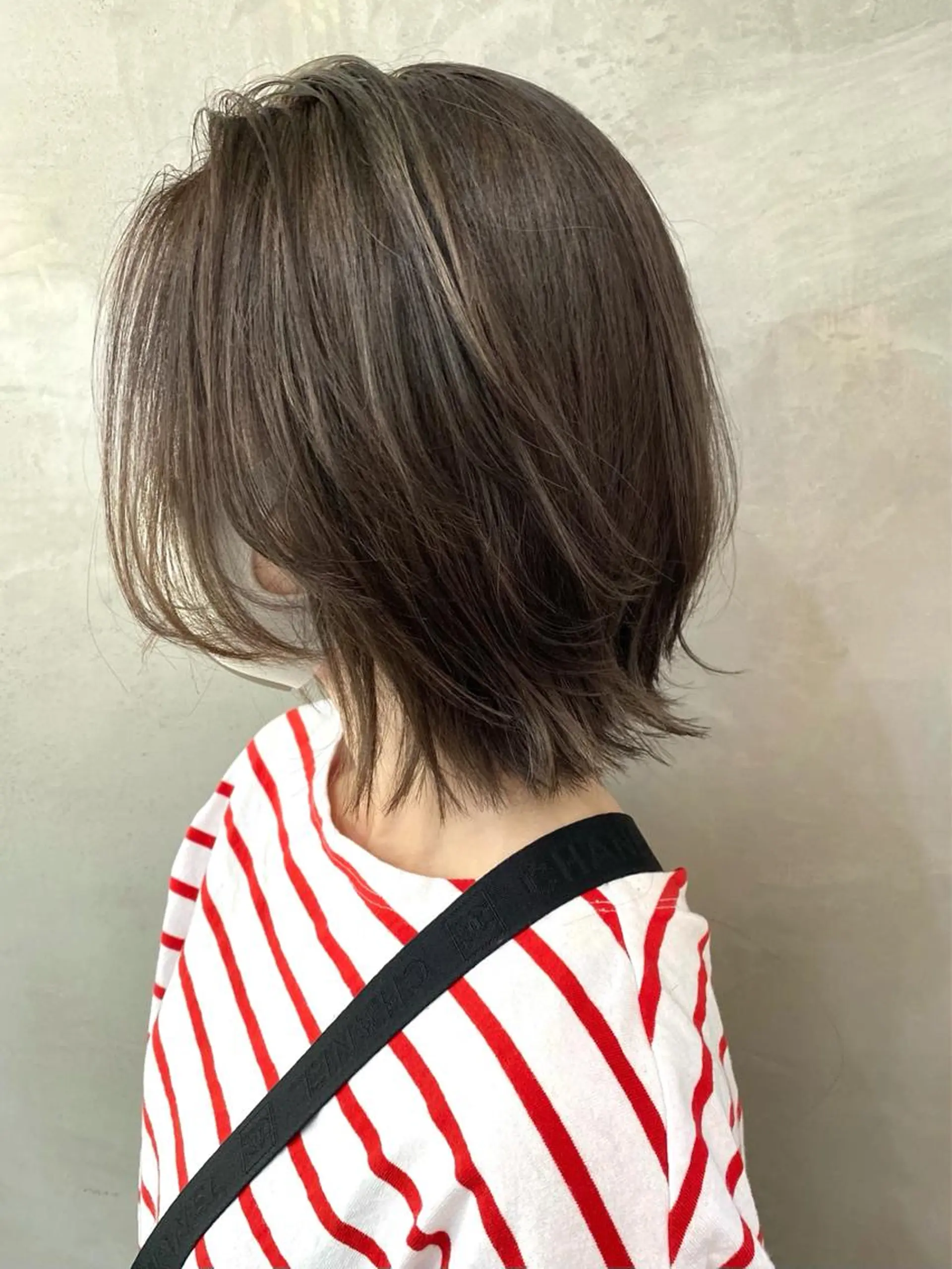 ミディアム カラー ベージュカラー ハイライトカラー オリーブベージュ ハイライト カット ヘアカラー トリートメント 🫧透明感カラー🫧 OIKAWAのヘアスタイル