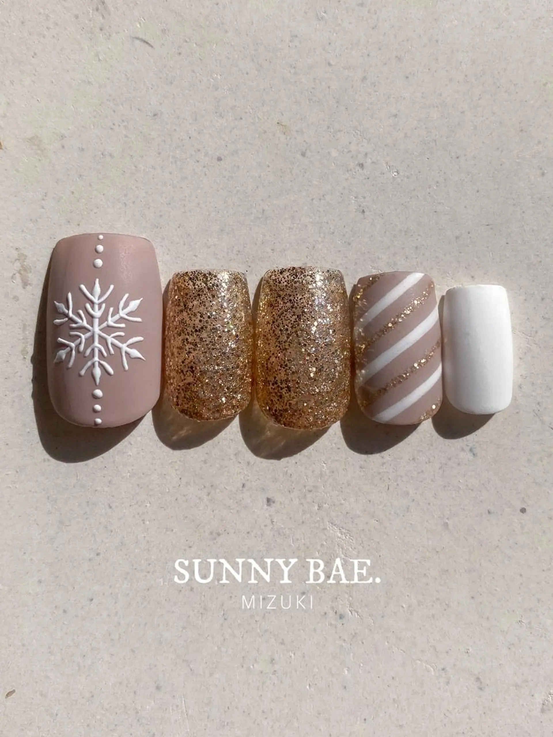 ネイル ラメ(グリッター) ホワイト 冬ネイル クリスマス SUNNY BAE. 🌼MIZUKIのネイルデザイン