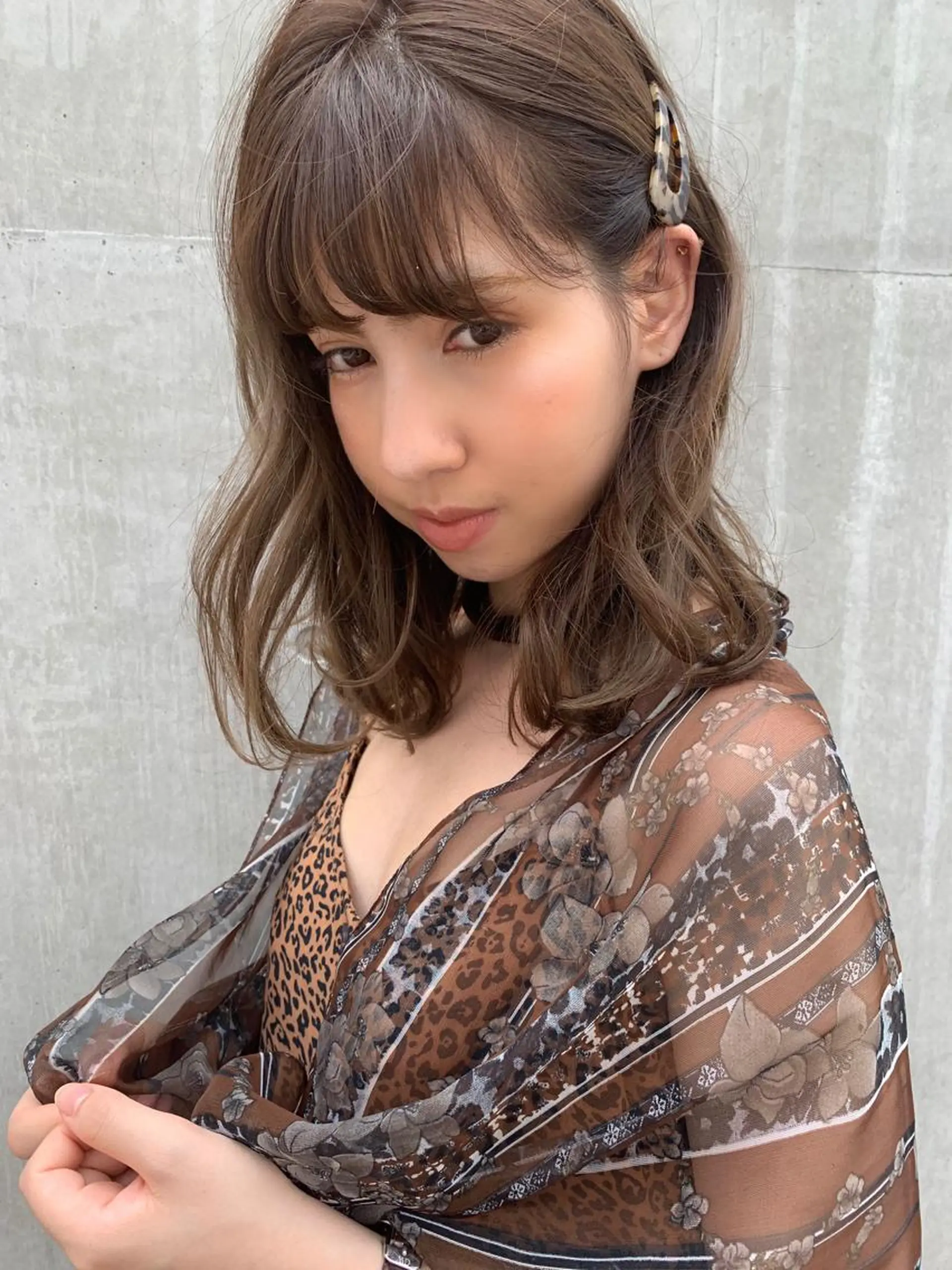 ミディアム 柔らかブラウン/顔周 りレイヤー♡ユウシのヘアスタイル