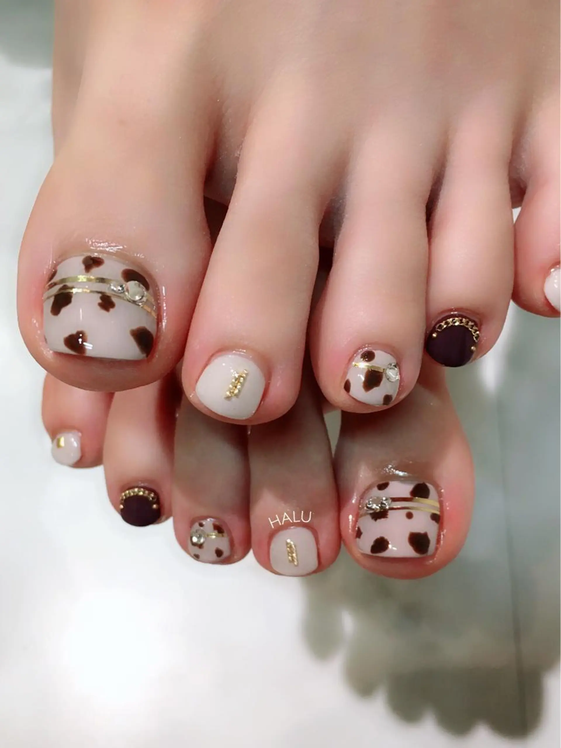 ネイル アニマル柄 ゴールド HALU ハルのネイルデザイン