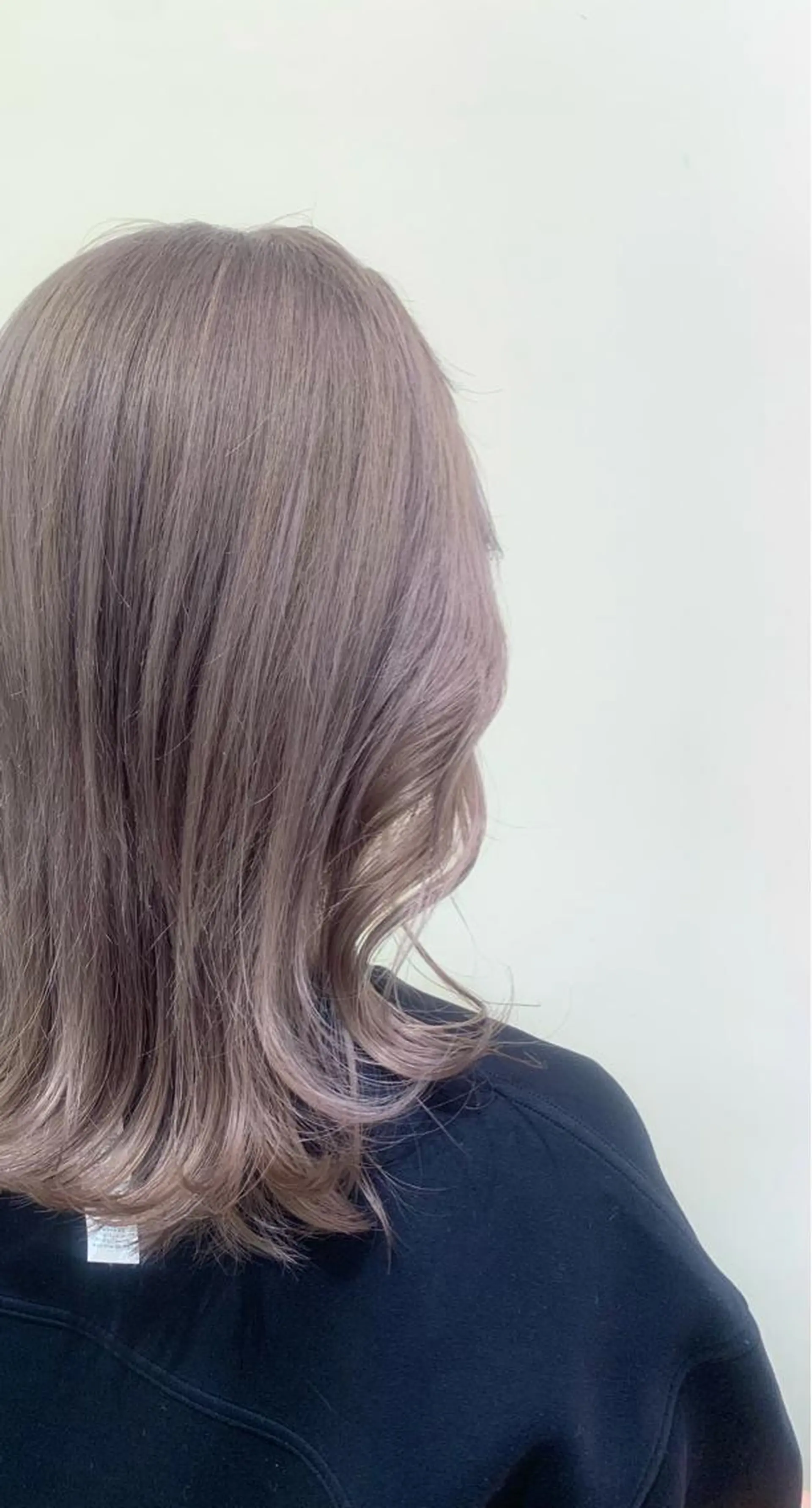 ミディアム 赤みオフの透明感職人 /ケア重視の美髪施術のヘアスタイル