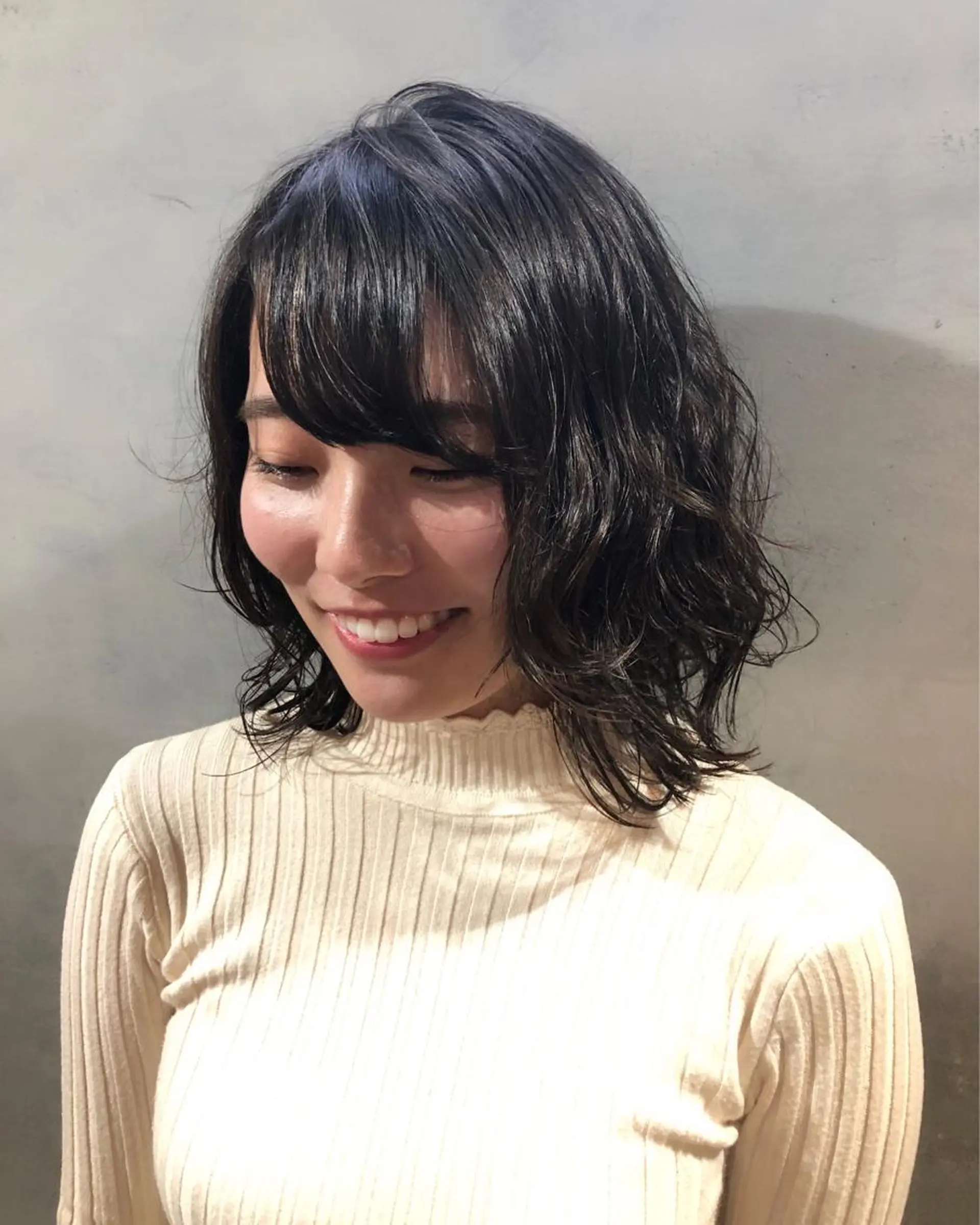 ミディアム パーマ ミディアムパーマ ウルフカット カット パーマ トリートメント ツキノキ ミナのヘアスタイル