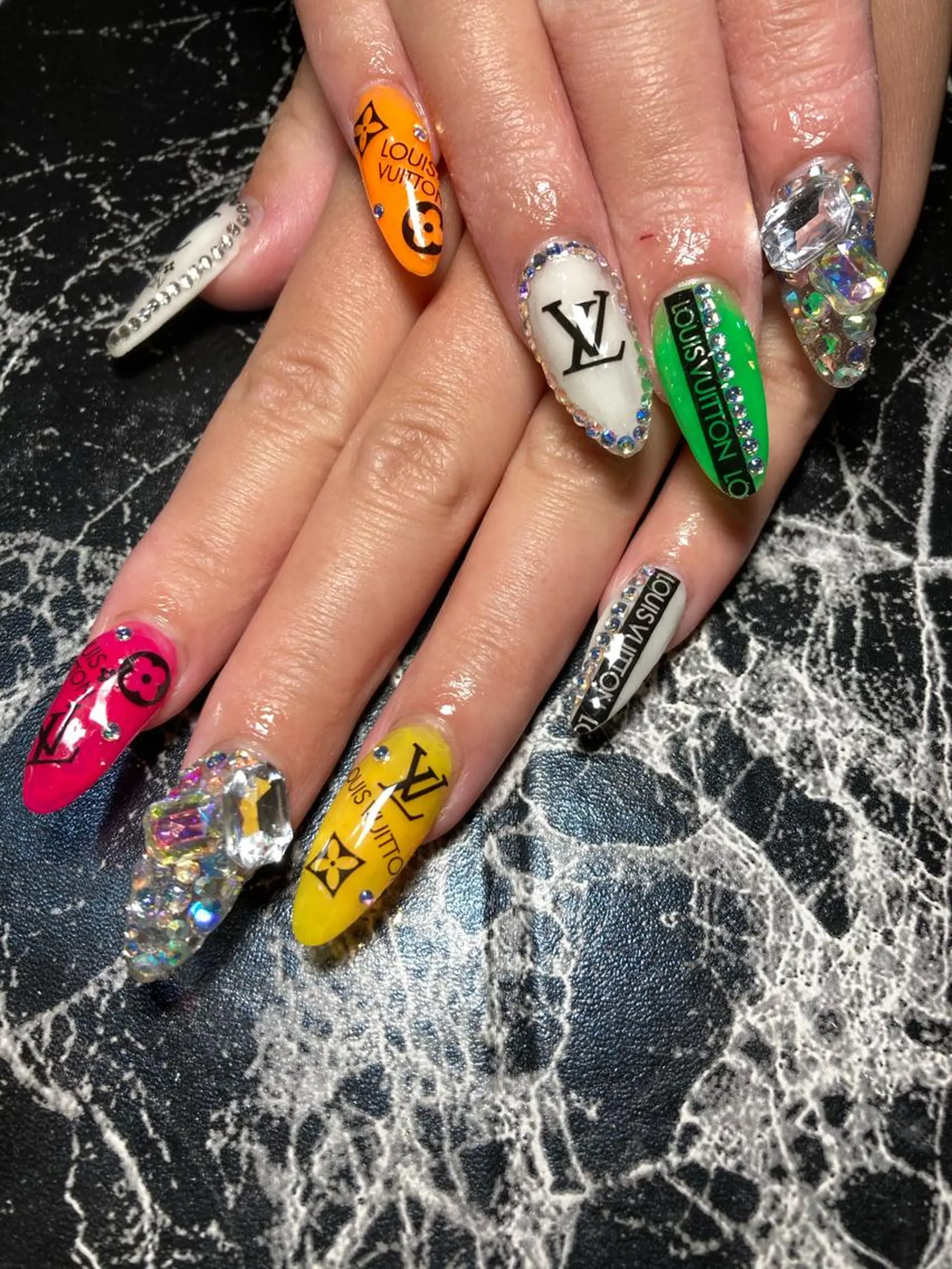 ロング ネイル ハンドネイル ✴︎ Delightのネイルデザイン