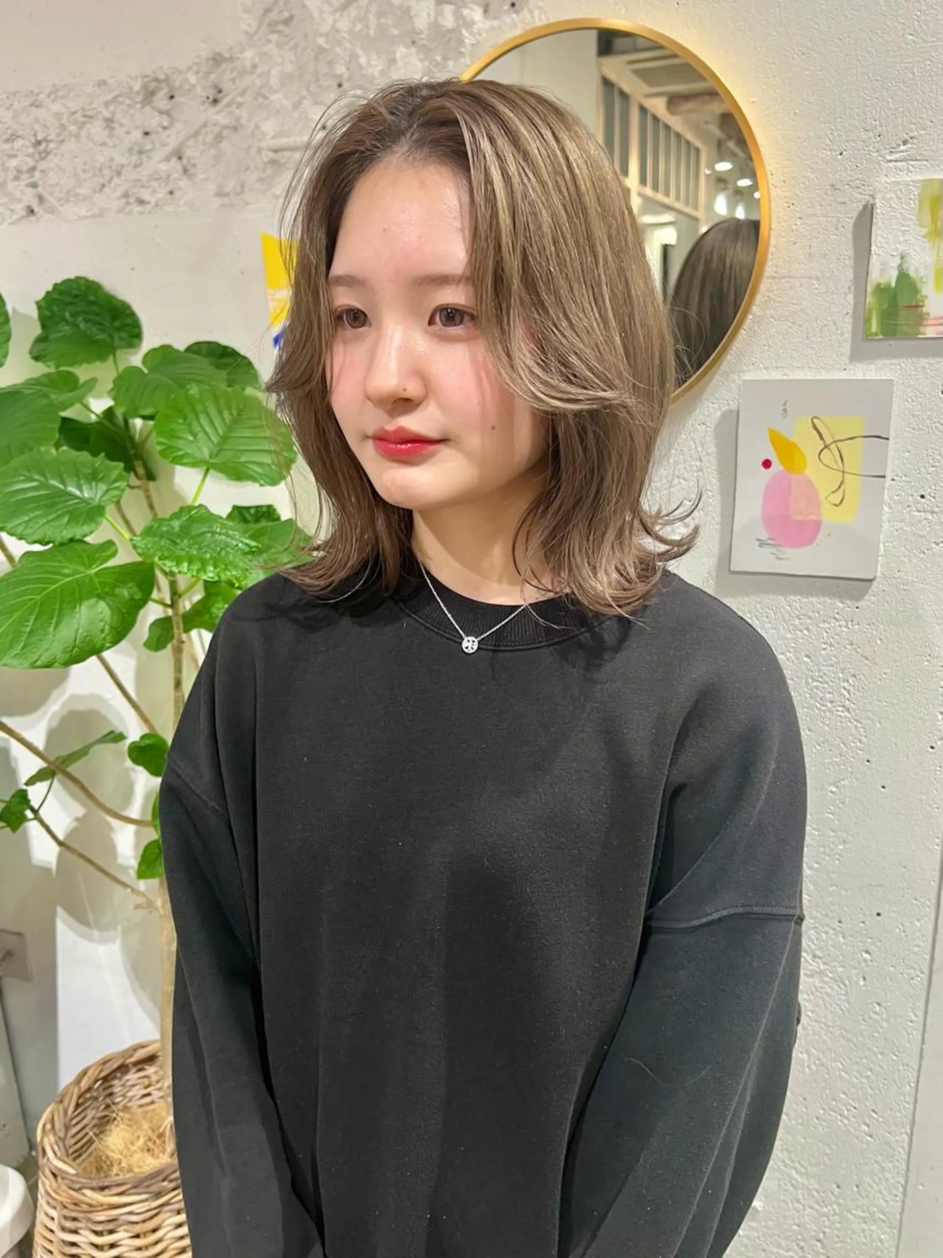 セミロング カット ヘアカラー 石井 菜々のヘアスタイル