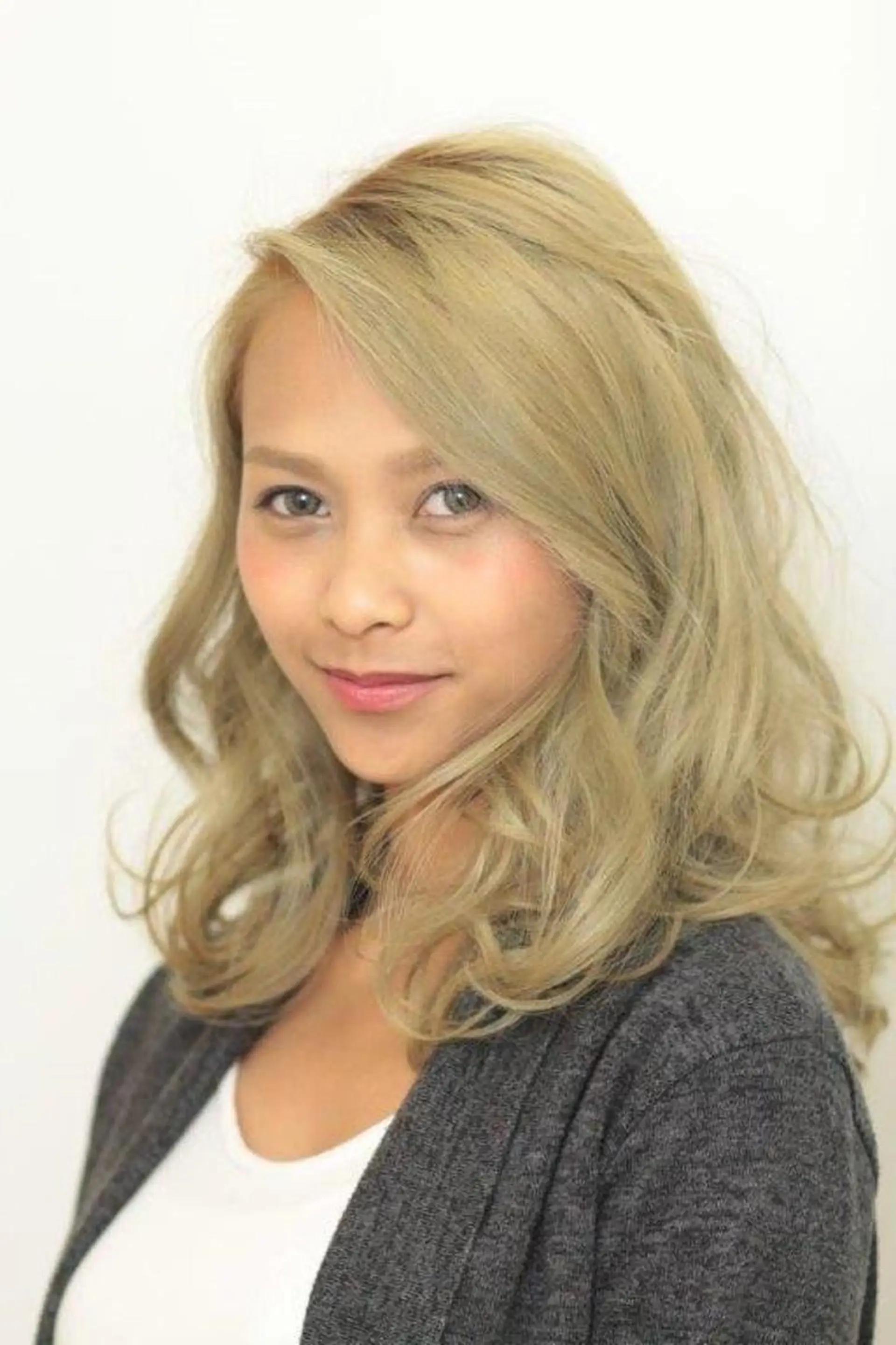 セミロング カット 縮毛矯正 トリートメント 金子 直樹のヘアスタイル