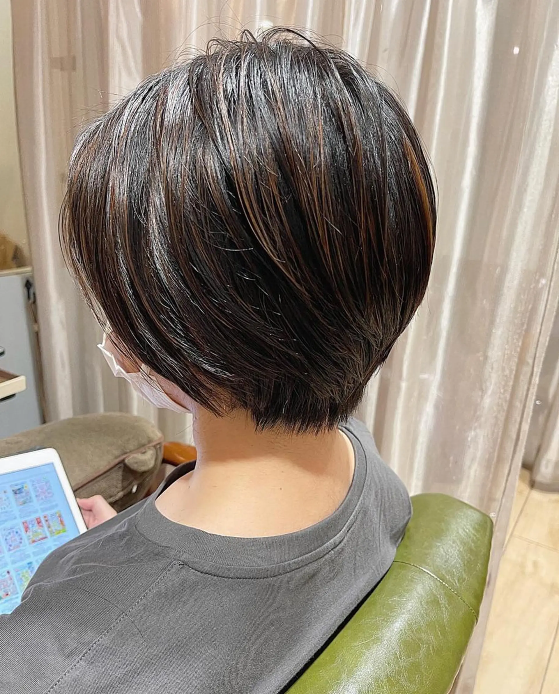 カラー ショートボブ バレイヤージュ 黒髪 ブリーチ ブルーカラー 🫧髪質改善艶カラー _マエダ 🫧のヘアスタイル