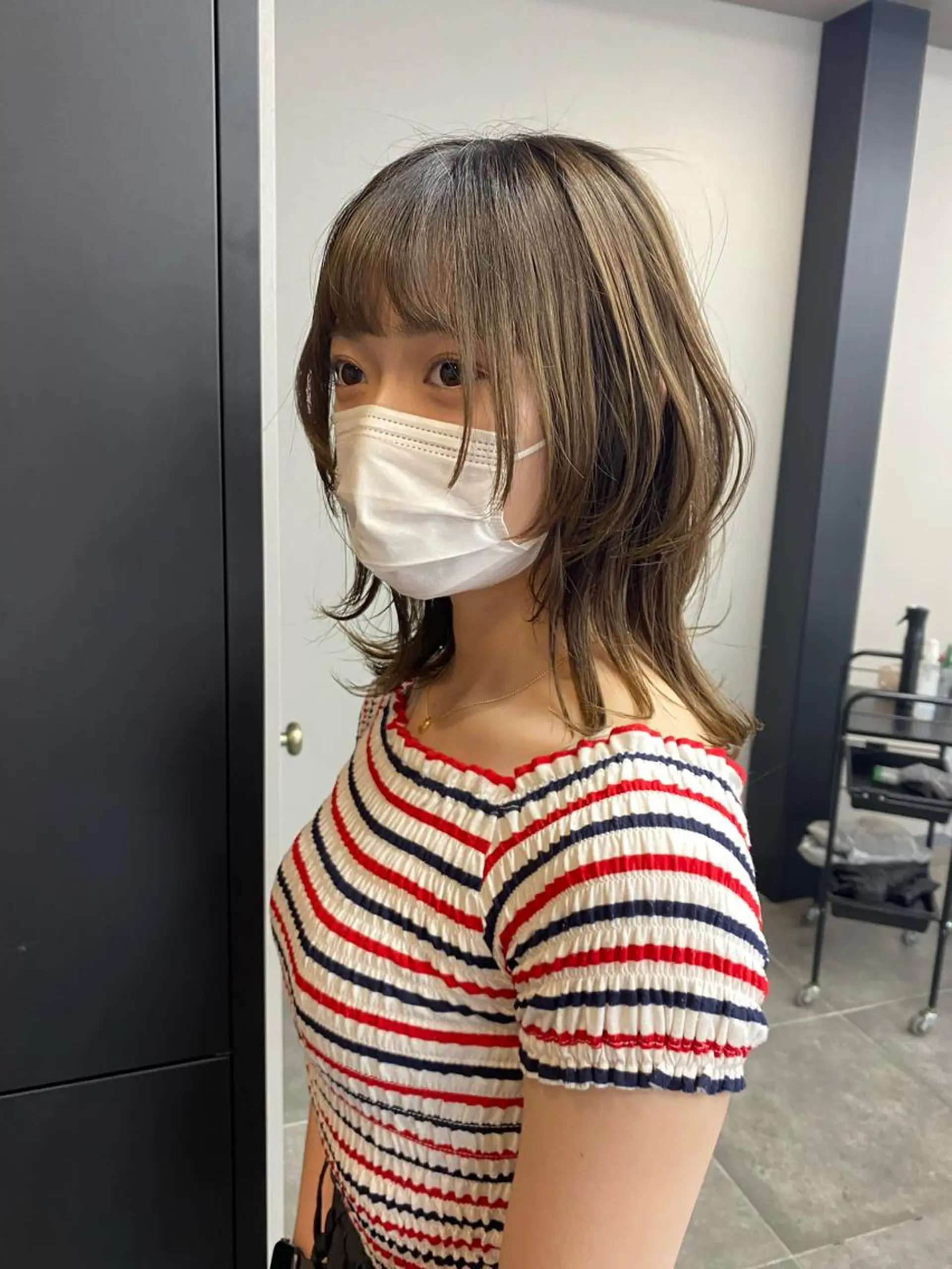 セミロング maco 艶感ハイトーン🦋のヘアスタイル