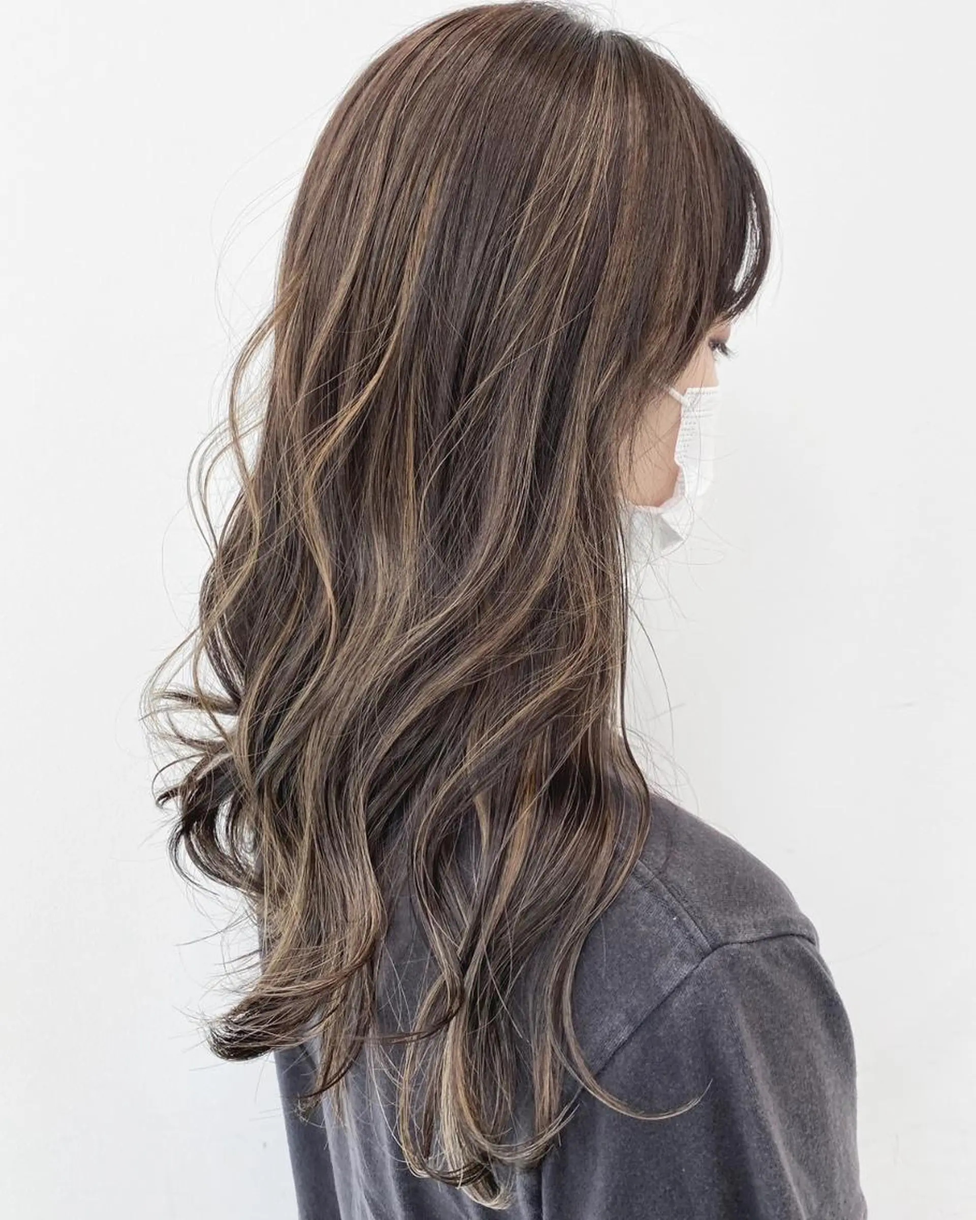 セミロング カラー ワンレンボブ アディクシーカラー アッシュ ベージュカラー ブリーチ 公式 Ease by amble luxeのヘアスタイル