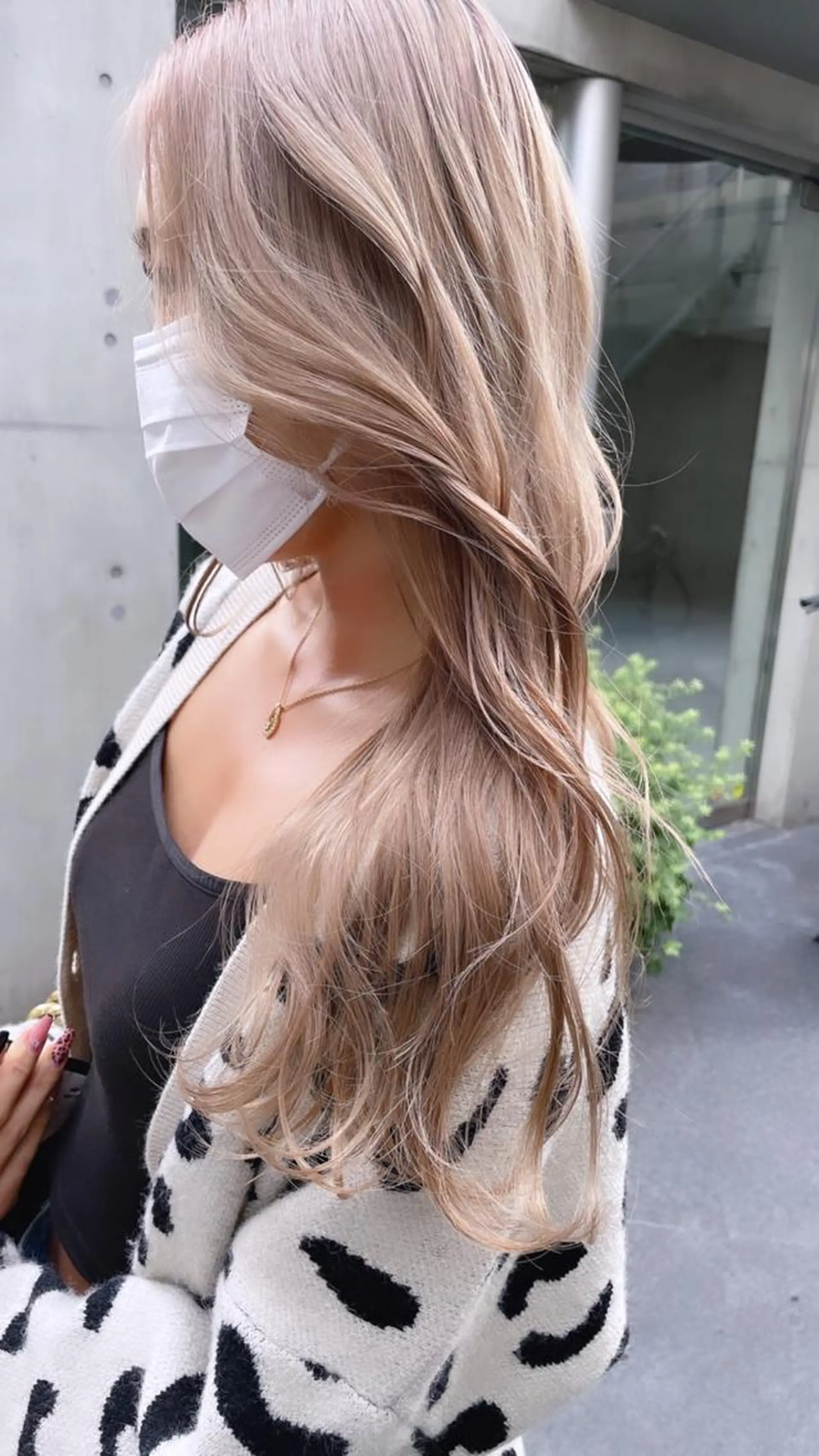 ロング カラー パーマ ヘアアレンジ マツエク・マツパ ヘアカラー トリートメント ヘッドスパ ヘアセット ベージュグレージュ 💕しゅーじ💕のヘアスタイル