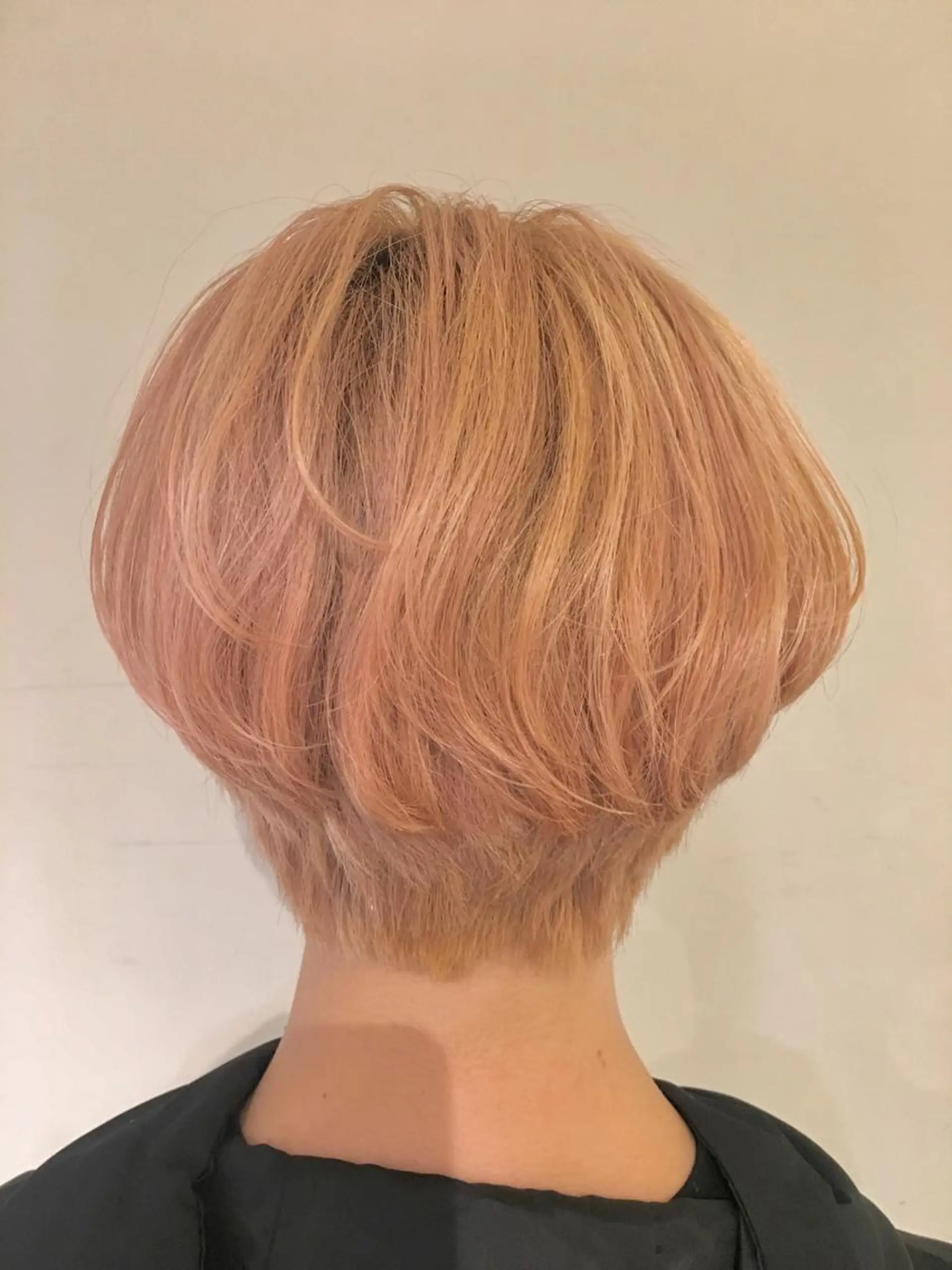 ショート カラー さかい なつみのヘアスタイル