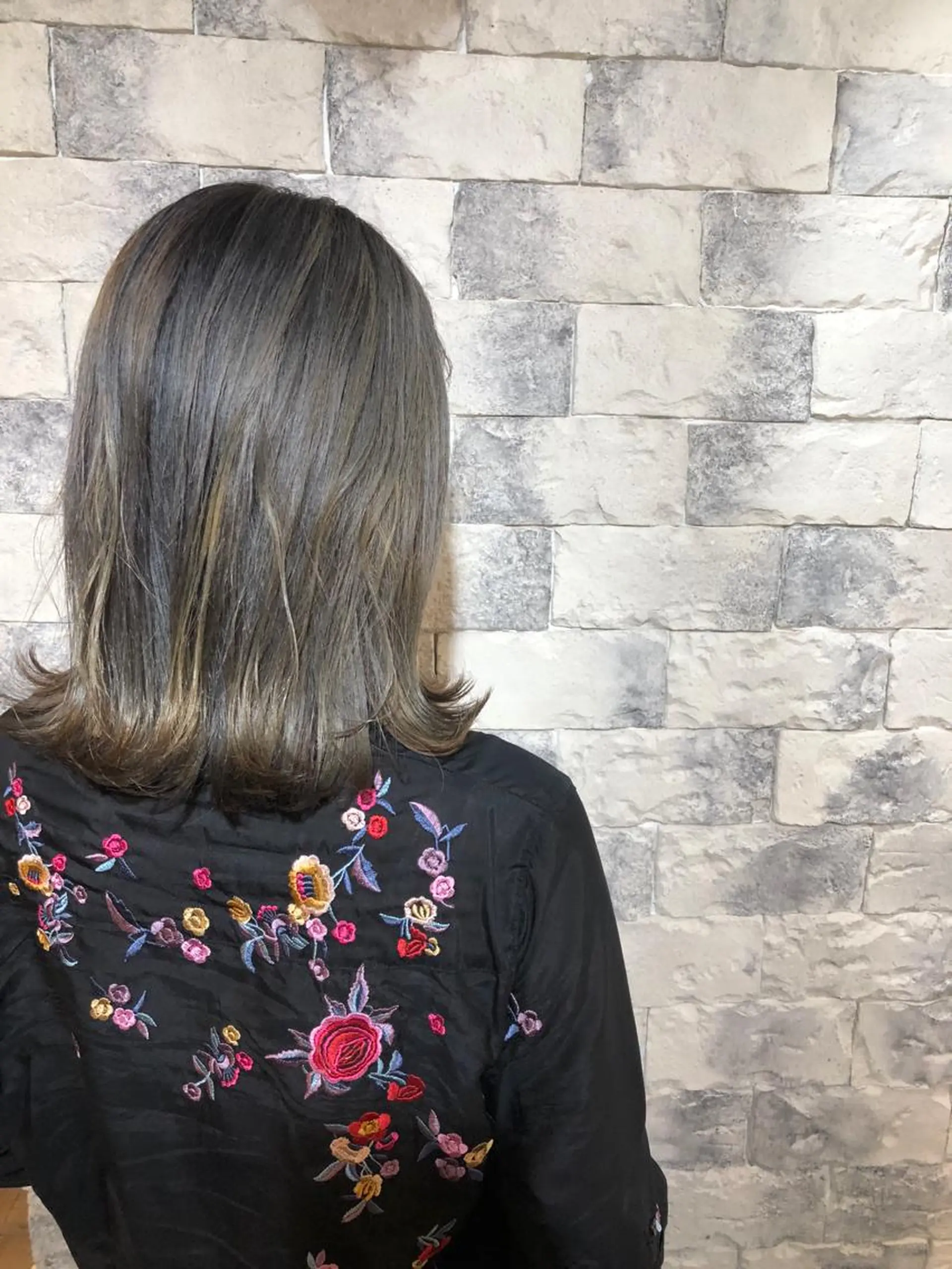 ミディアム カラー グレージュ ハイライトカラー 外国人風カラー ハイライト AUBE HAIRazul吉祥寺所属・綺麗な髪質にしたい方 限定🌈清水　祥のヘアスタイル