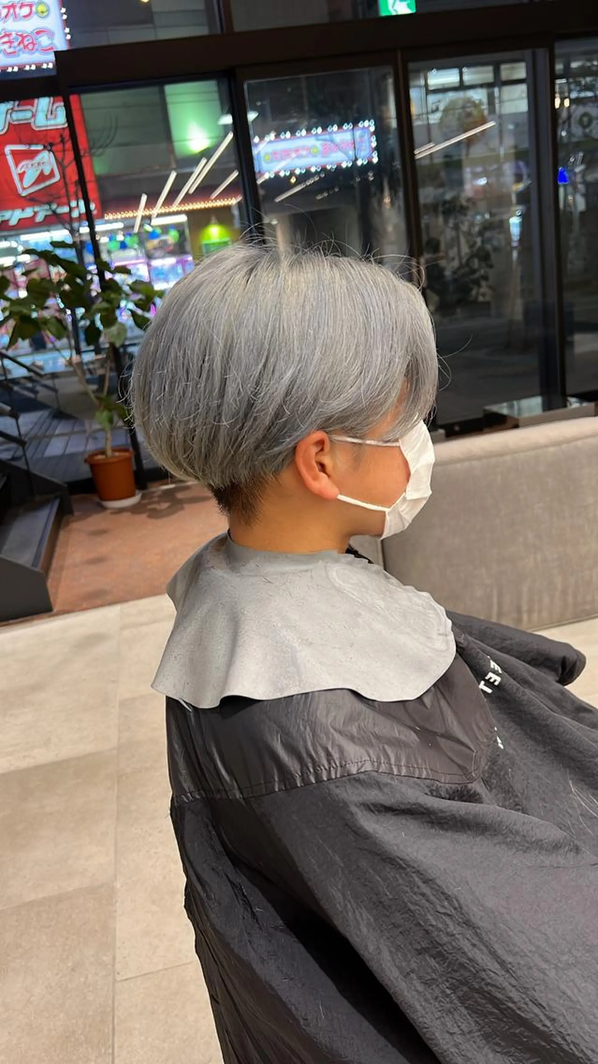 ショート カラー ブリーチ ケアブリーチ シルバー ホワイトシルバー ヘアカラー SWEETROOM所属・清田 健太朗のヘアスタイル