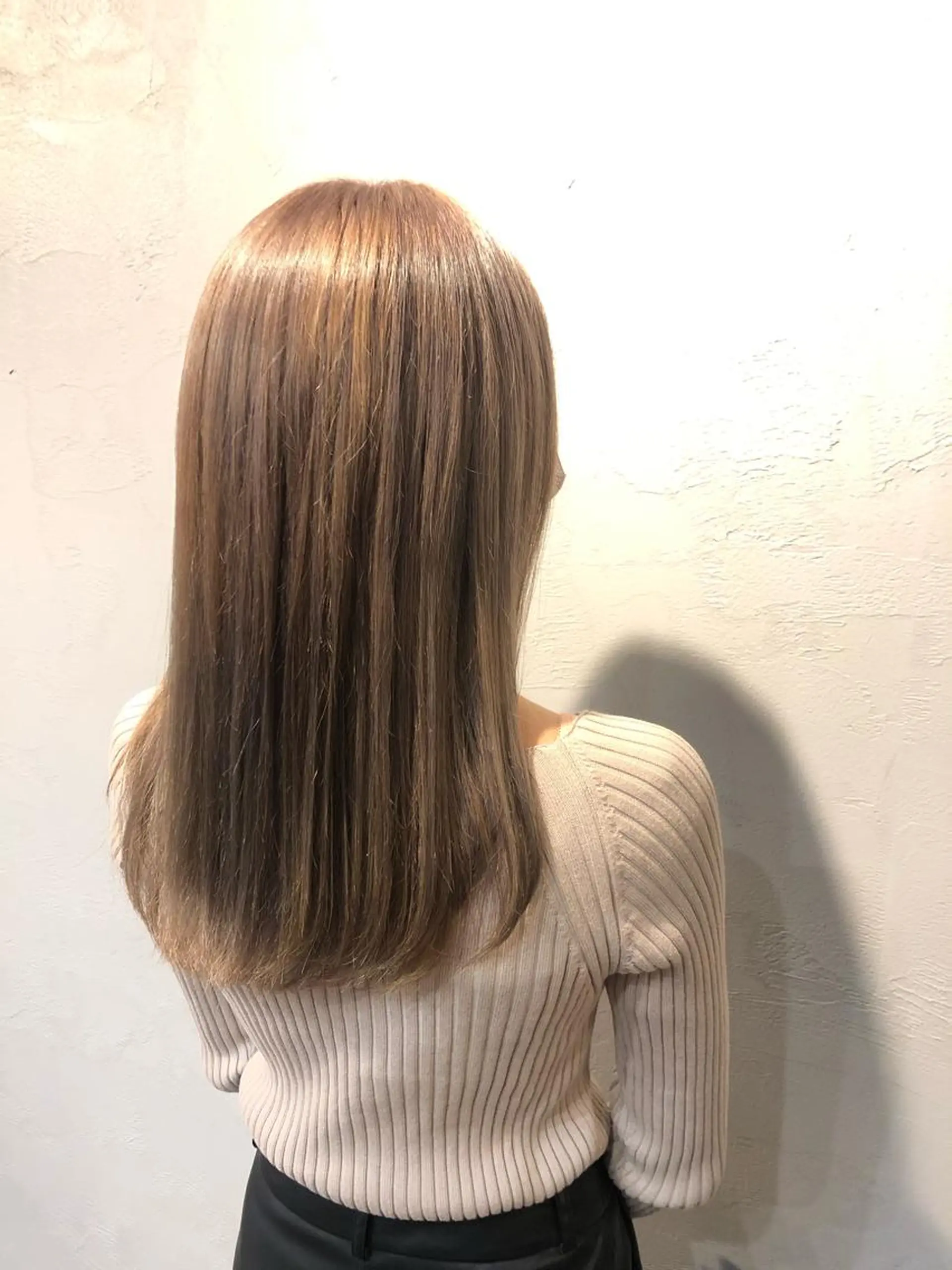 セミロング カラー ベージュカラー ブリーチ ミルクティーベージュ Bei Licoldo.Atole  ベイリコルド アトリ所属・ブリーチ、縮毛 髪質改善　宮城一真のヘアスタイル