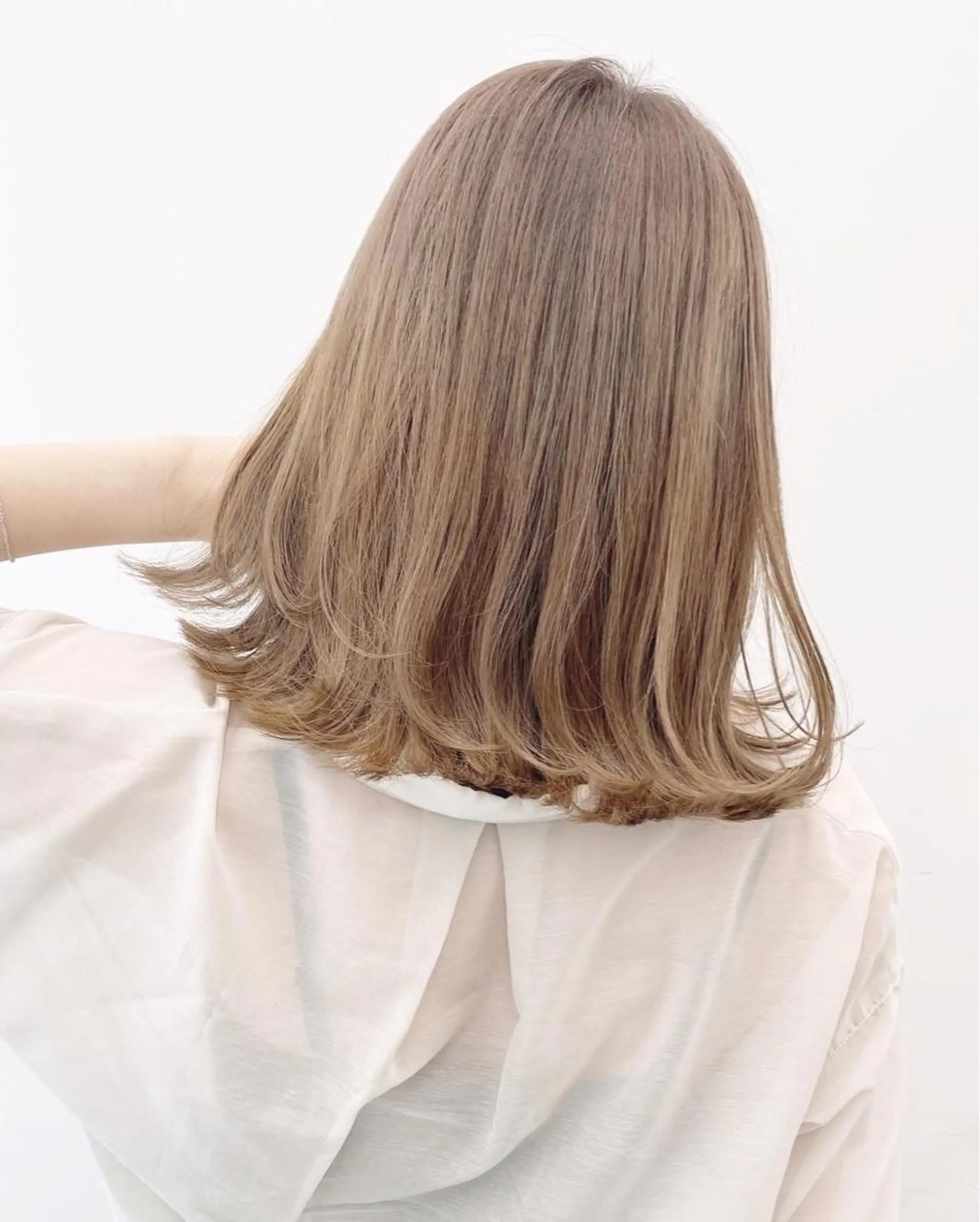 ミディアム カラー ヘアアレンジ ベージュカラー ダブルカラー ミルクティーベージュ ヘアカラー トリートメント 🦄インナーカラー 🦄貫井彩花のヘアスタイル