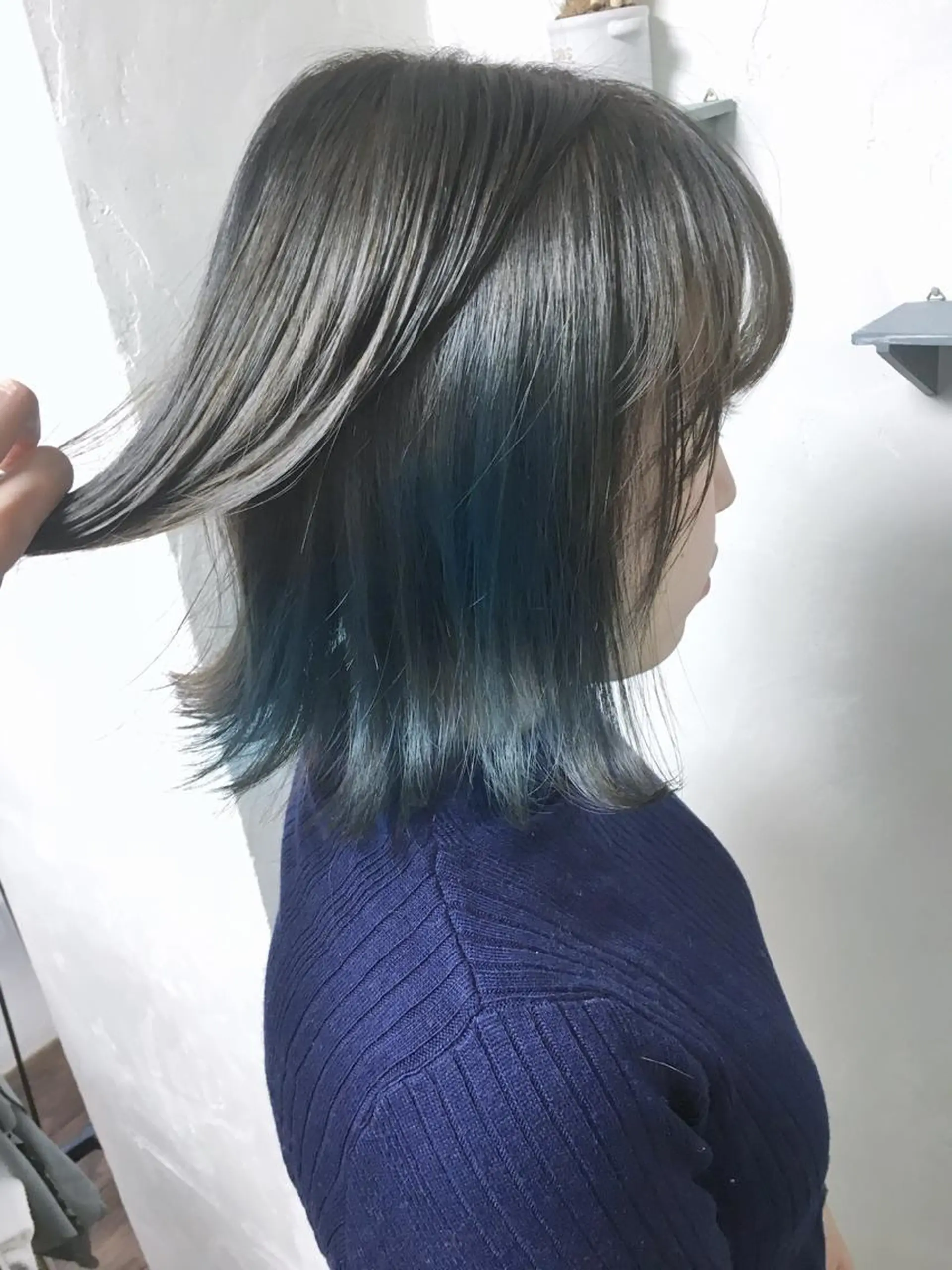 ミディアム カラー パーマ ヘアアレンジ ブルーカラー ブルージュ グラデーションカラー インナーカラー ボブ 推し活専用 【派手髪】飯野ゆかりのヘアスタイル