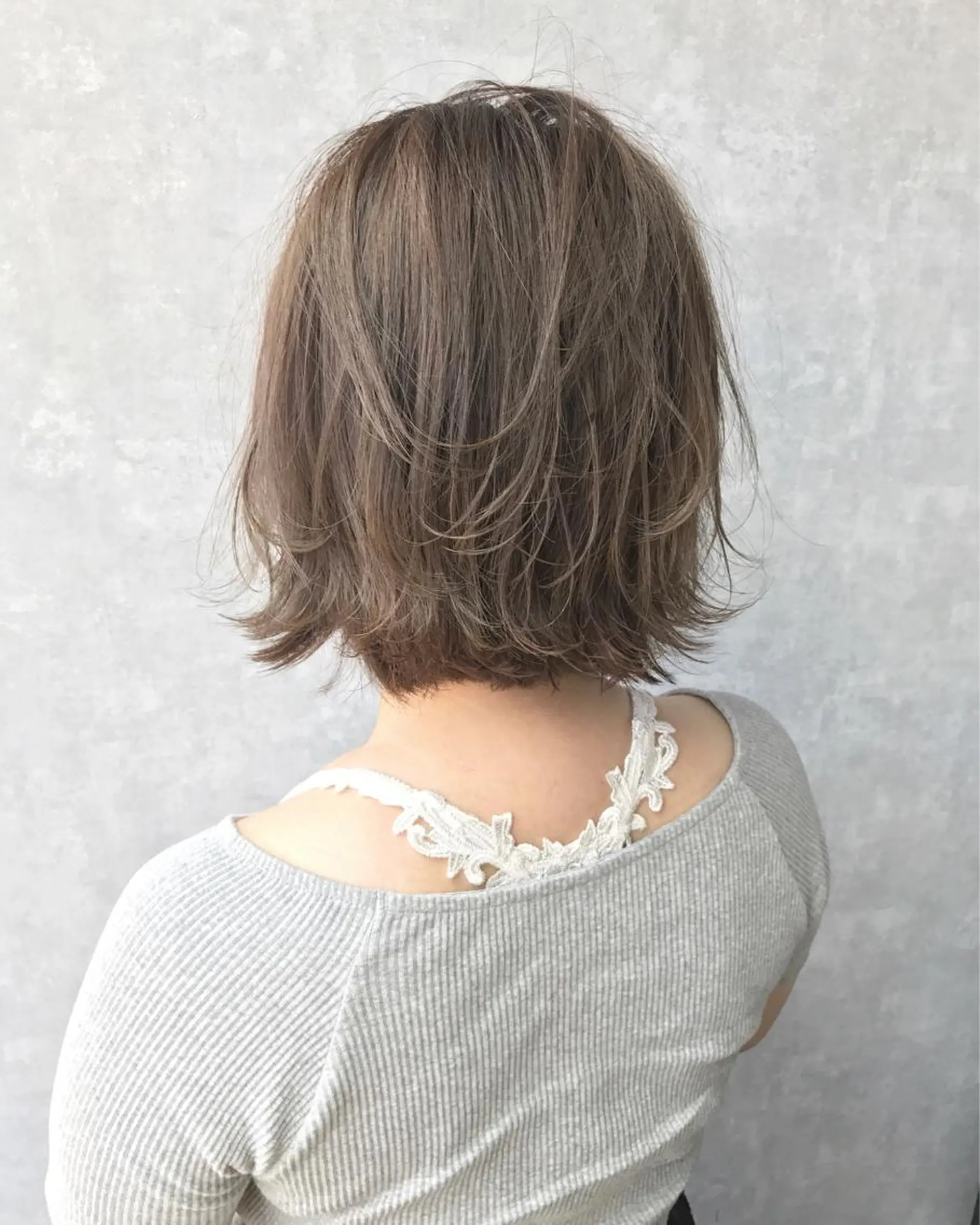 ミディアム カラー ベージュカラー ハイライトカラー ハイライト TOMOYAレイヤー ブリーチ縮毛矯正のヘアスタイル