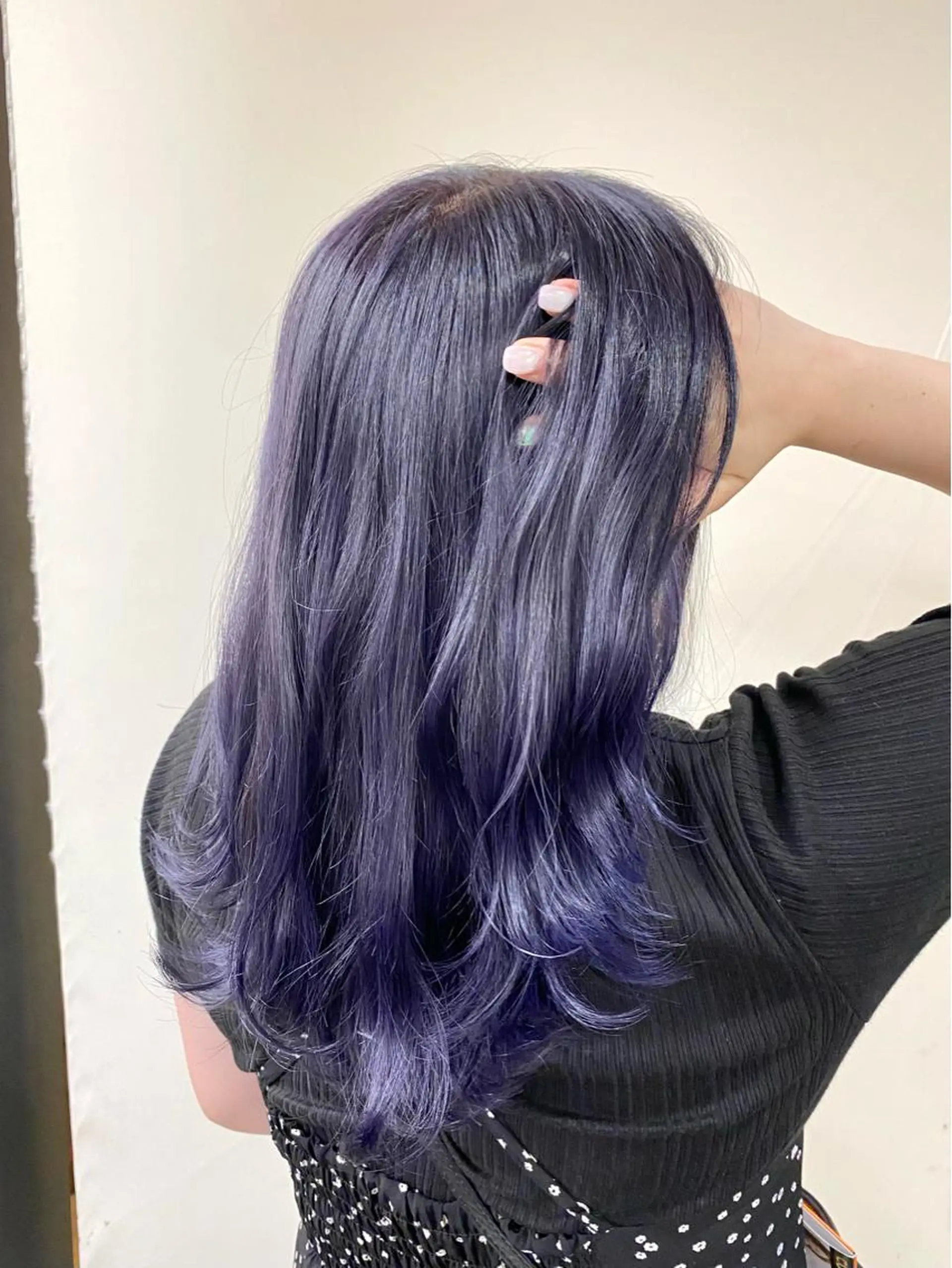 セミロング カラー ブリーチ 髪質改善特化サロン ICONIQ天神店のヘアスタイル