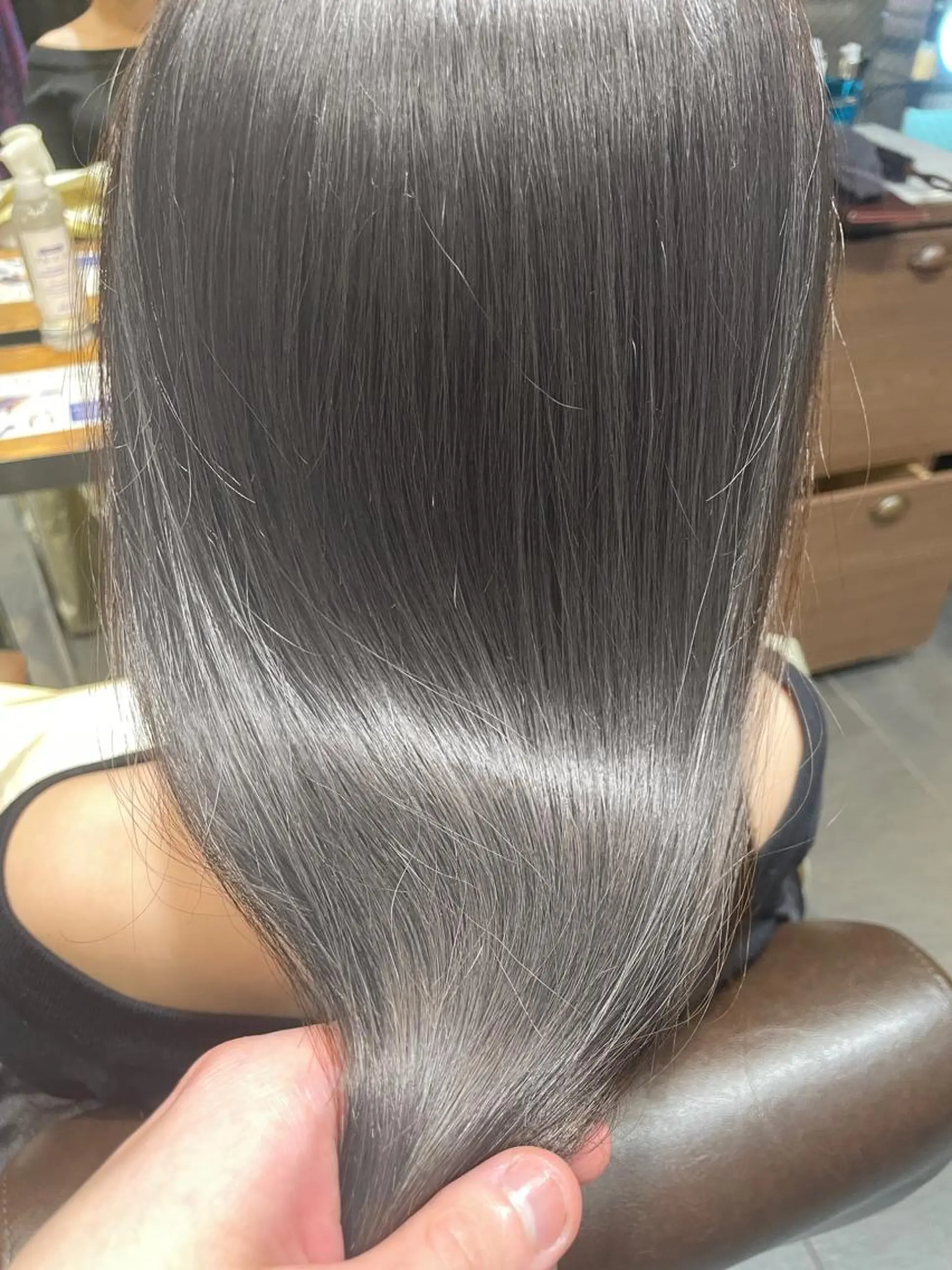 セミロング カラー ブリーチ＆縮毛矯正 🧸tomoki🧸のヘアスタイル