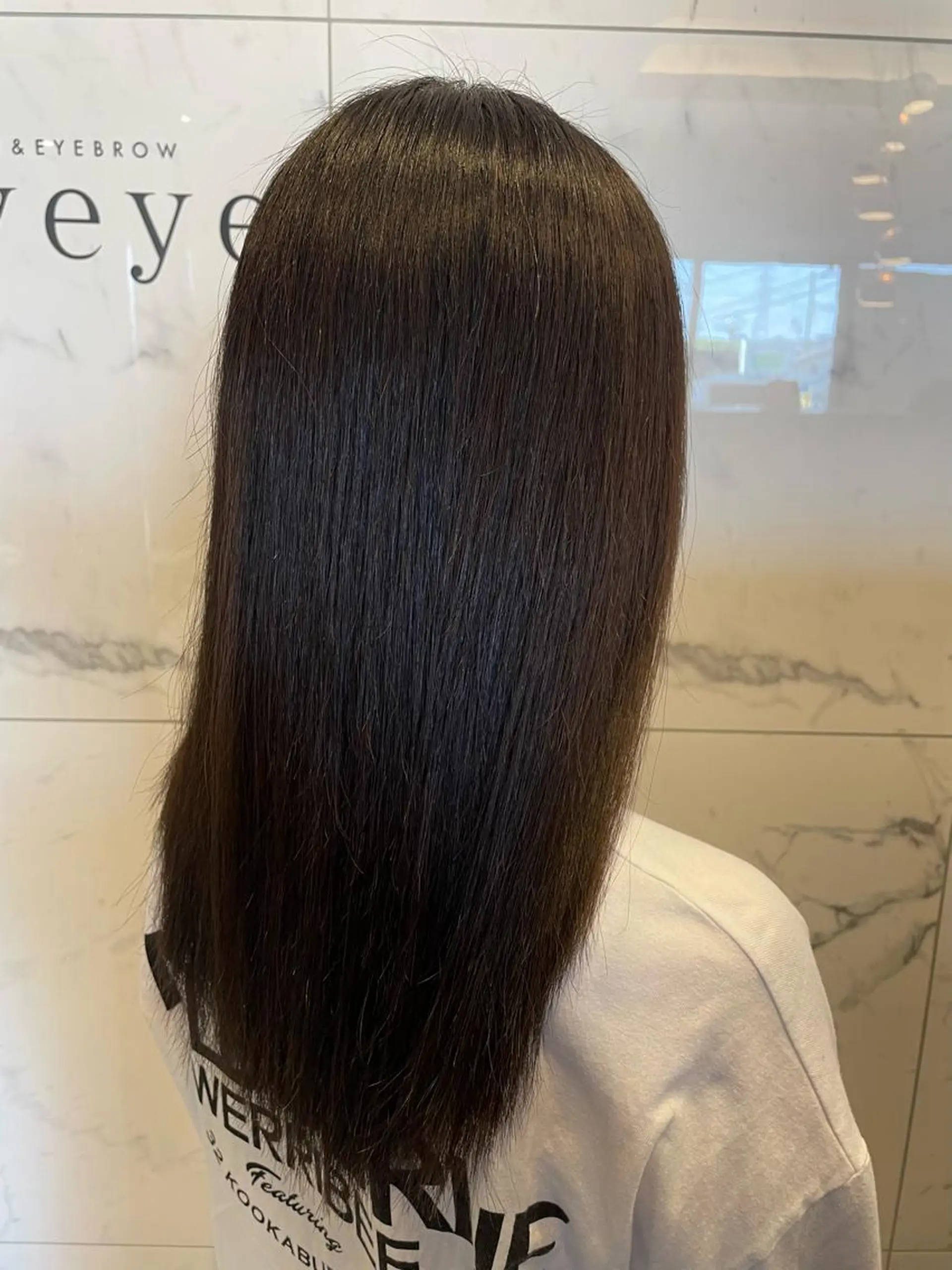 カラー 岡村 真子のヘアスタイル