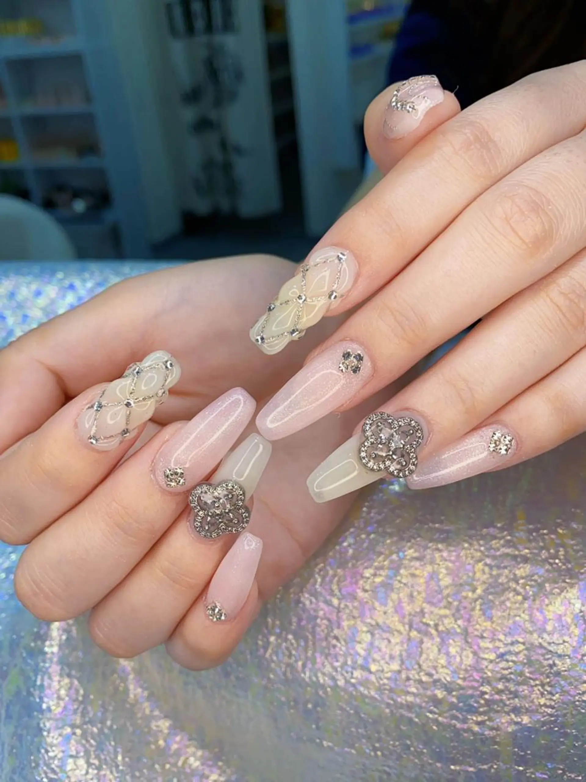 ネイル 長さ出し ネイルチップ Queens ゲンのネイルデザイン