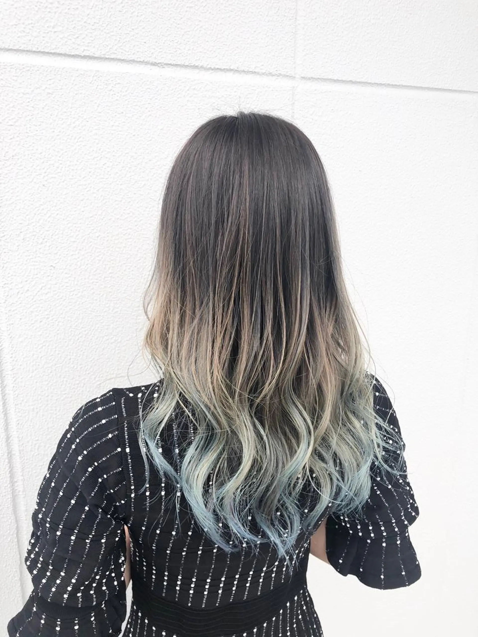 ロング カラー ヘアアレンジ ｲﾝﾅｰｶﾗｰ屋さん 🫧伊藤拓実のヘアスタイル