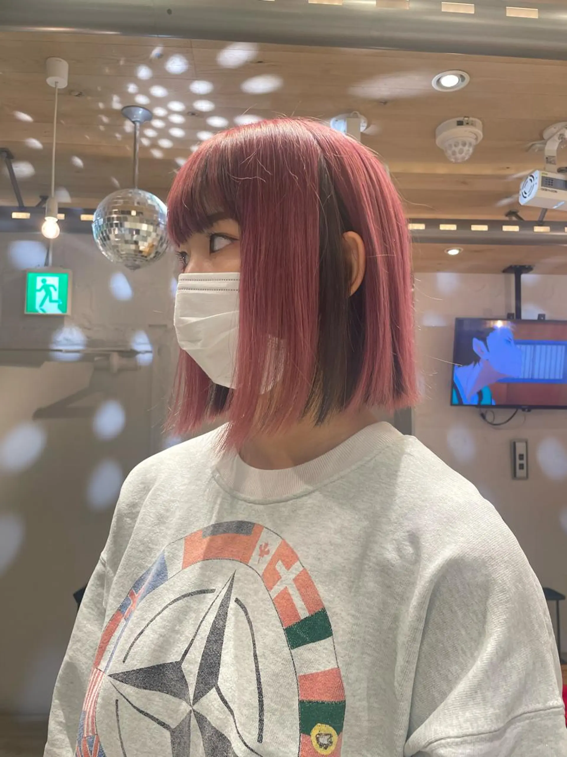 セミロング カラー 艶ハイトーン👑♡ NATSUKIのヘアスタイル