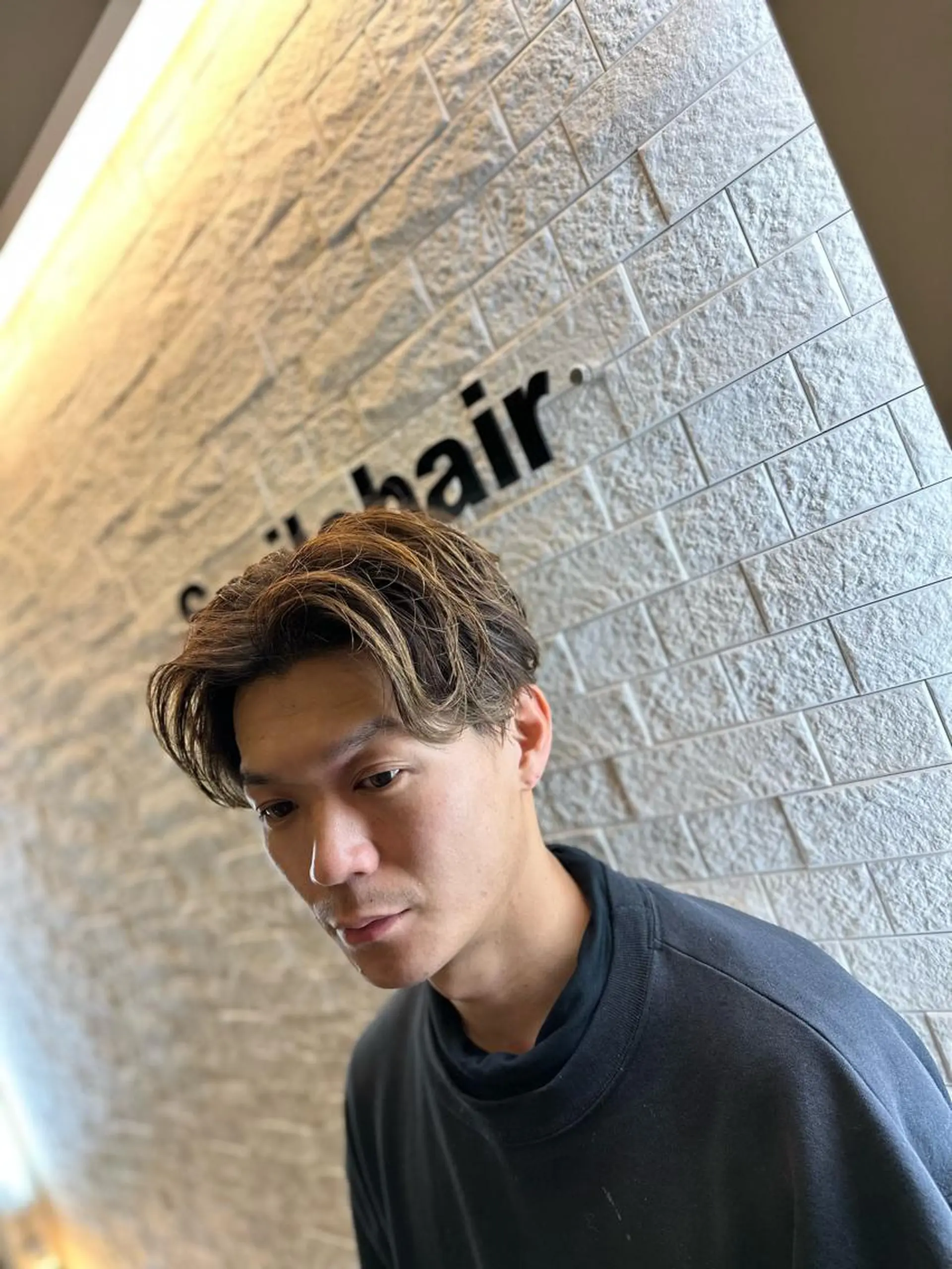 ミディアム メンズ センターパート 刈り上げ メンズカットNo,1 小池 魔裟斗のヘアスタイル