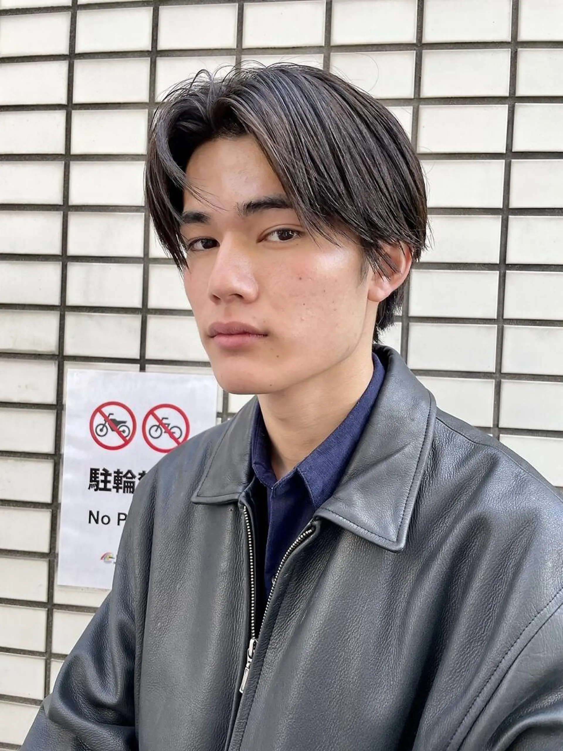 ショート カラー パーマ メンズ メンズバレイヤージュ メンズブリーチ センターパート フェードカット メンズハイライト スパイラルパーマ 🌐hina⭐️のヘアスタイル