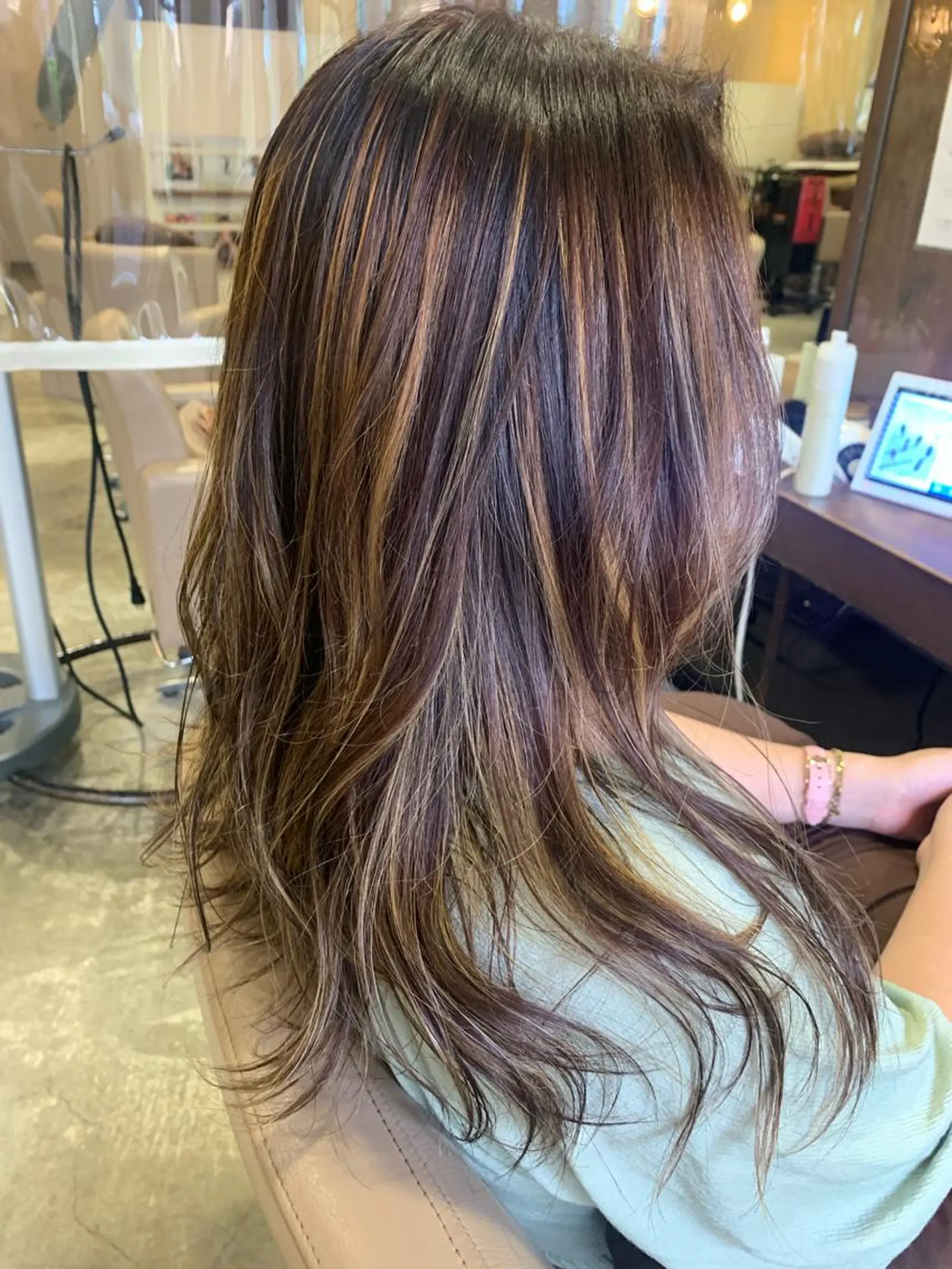 セミロング ハイライト 田中 鈴乃のヘアスタイル