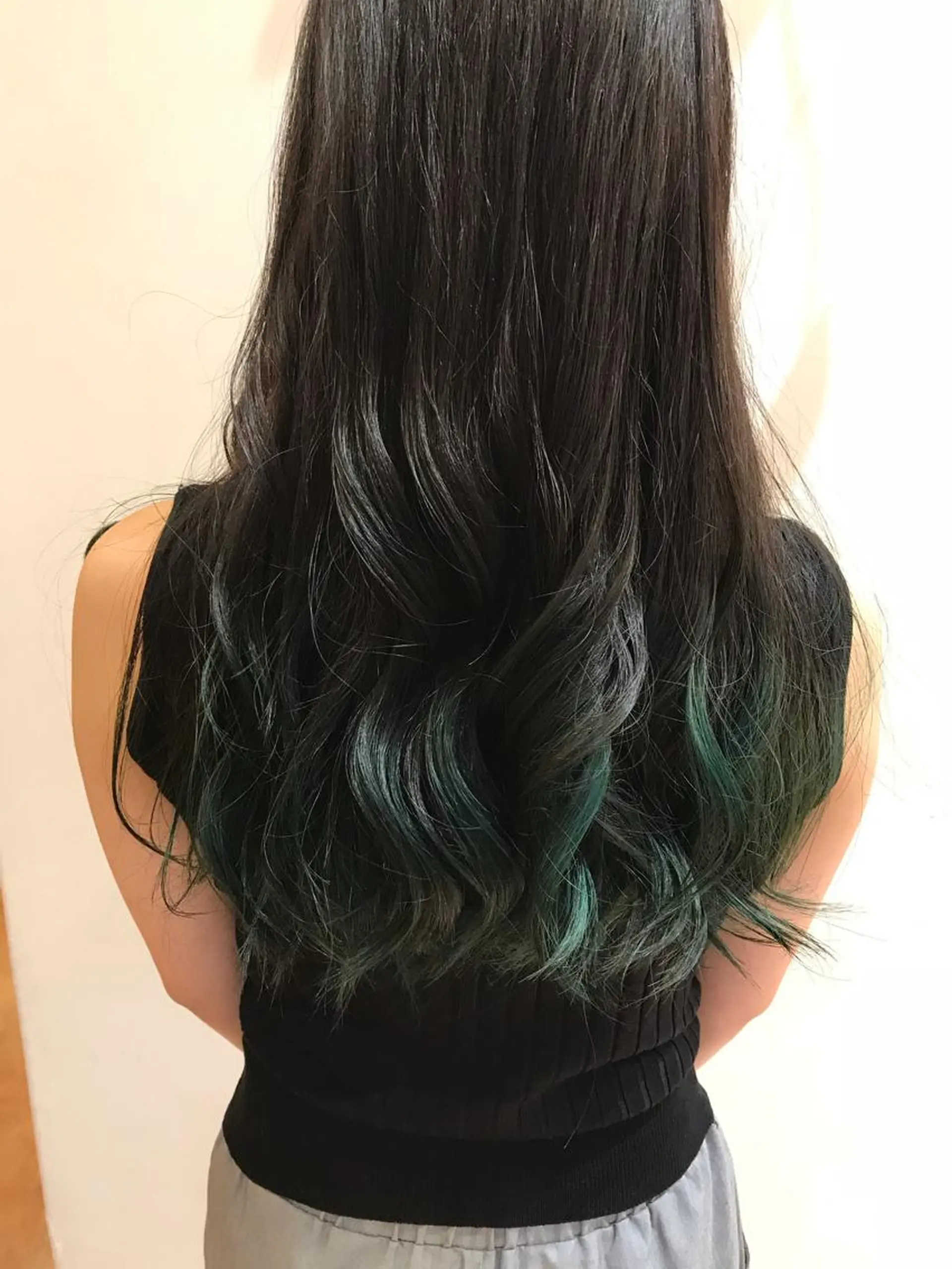 ロング 浦田 智里のヘアスタイル