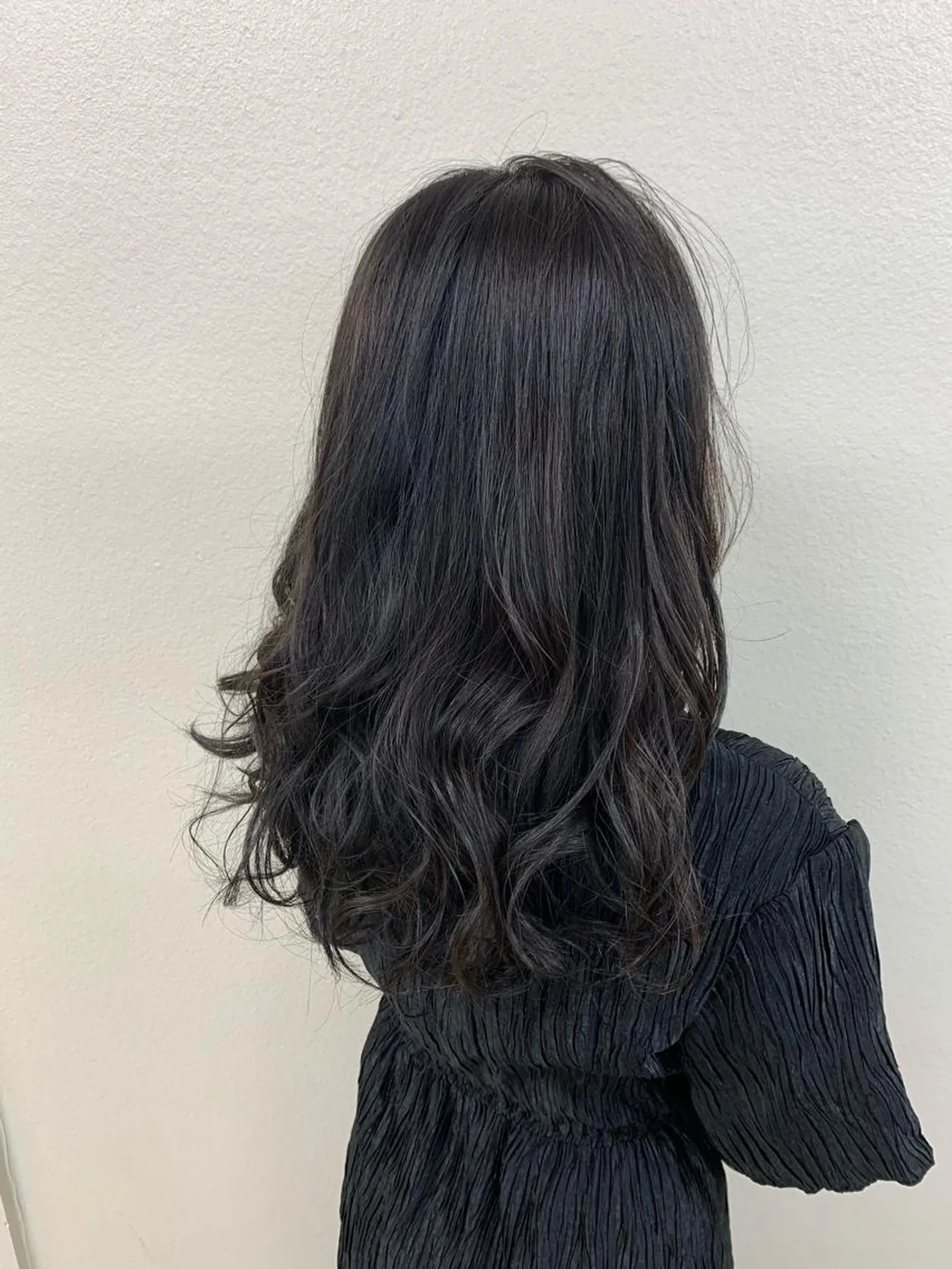 ミディアム カラー 黒髪 ブルーカラー ブルーブラック ⛄️冬の透明感 カラー⛄️大西のヘアスタイル