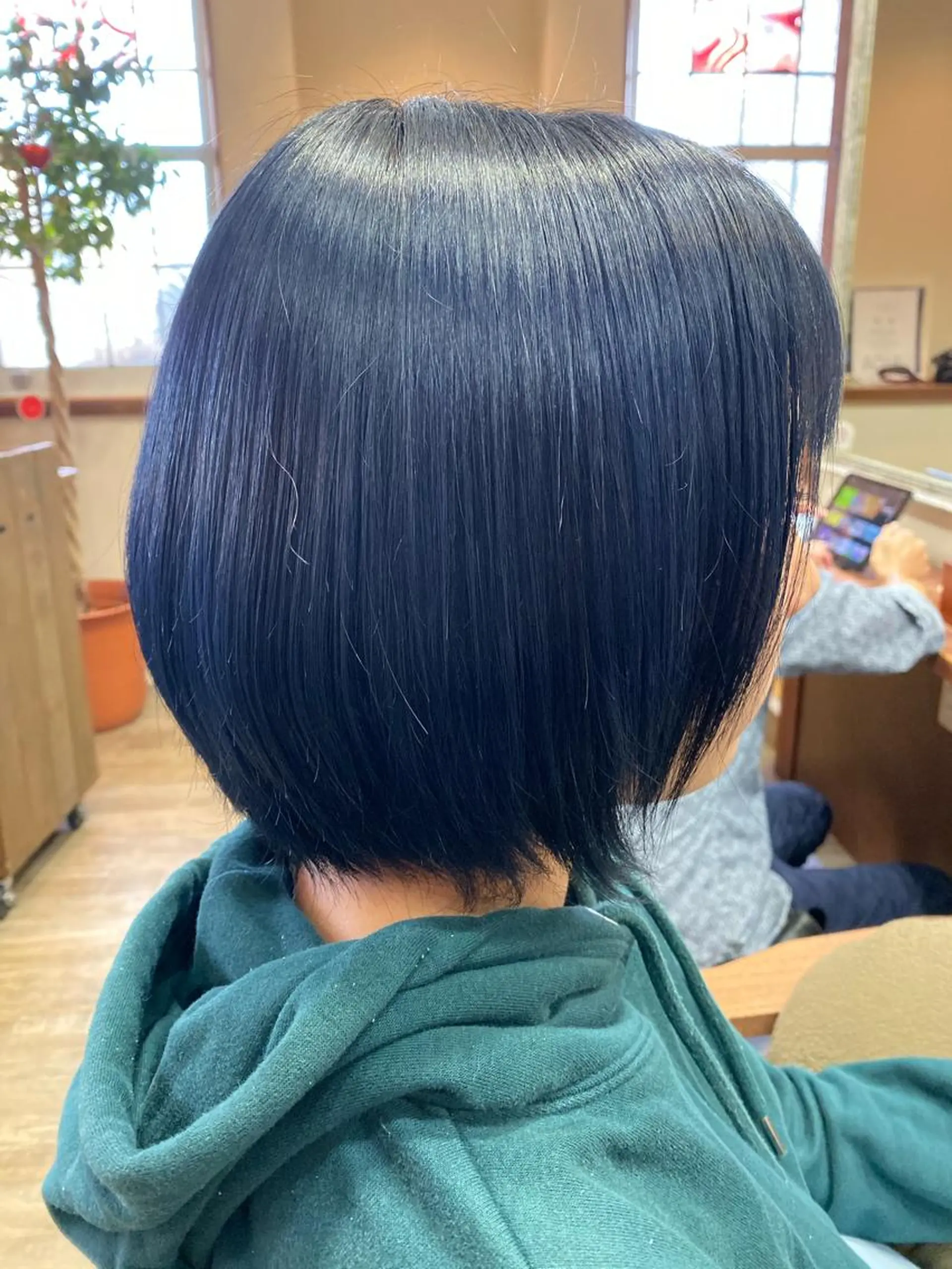 ショート カラー ネイビーカラー ヘアカラー トリートメント VandV所属・松村 未央のヘアスタイル