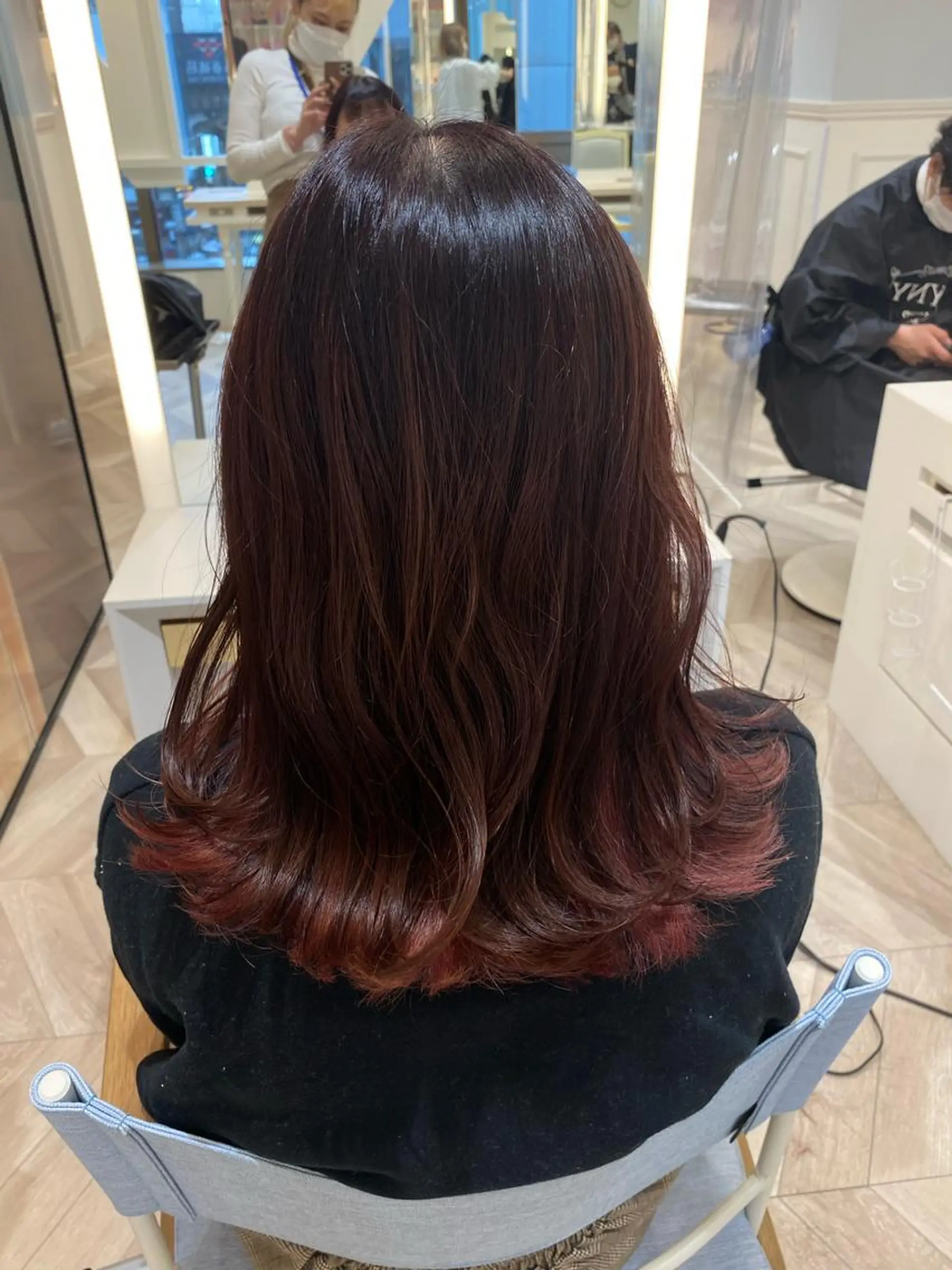 セミロング カラー レッドカラー ベージュ/インナー カラー🤍Rieのヘアスタイル