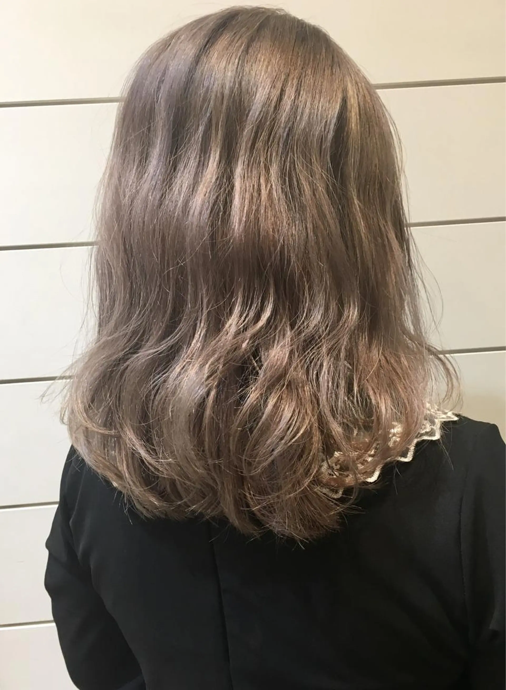 セミロング カラー 透明感カラー グレージュ 鍵山 千秋のヘアスタイル