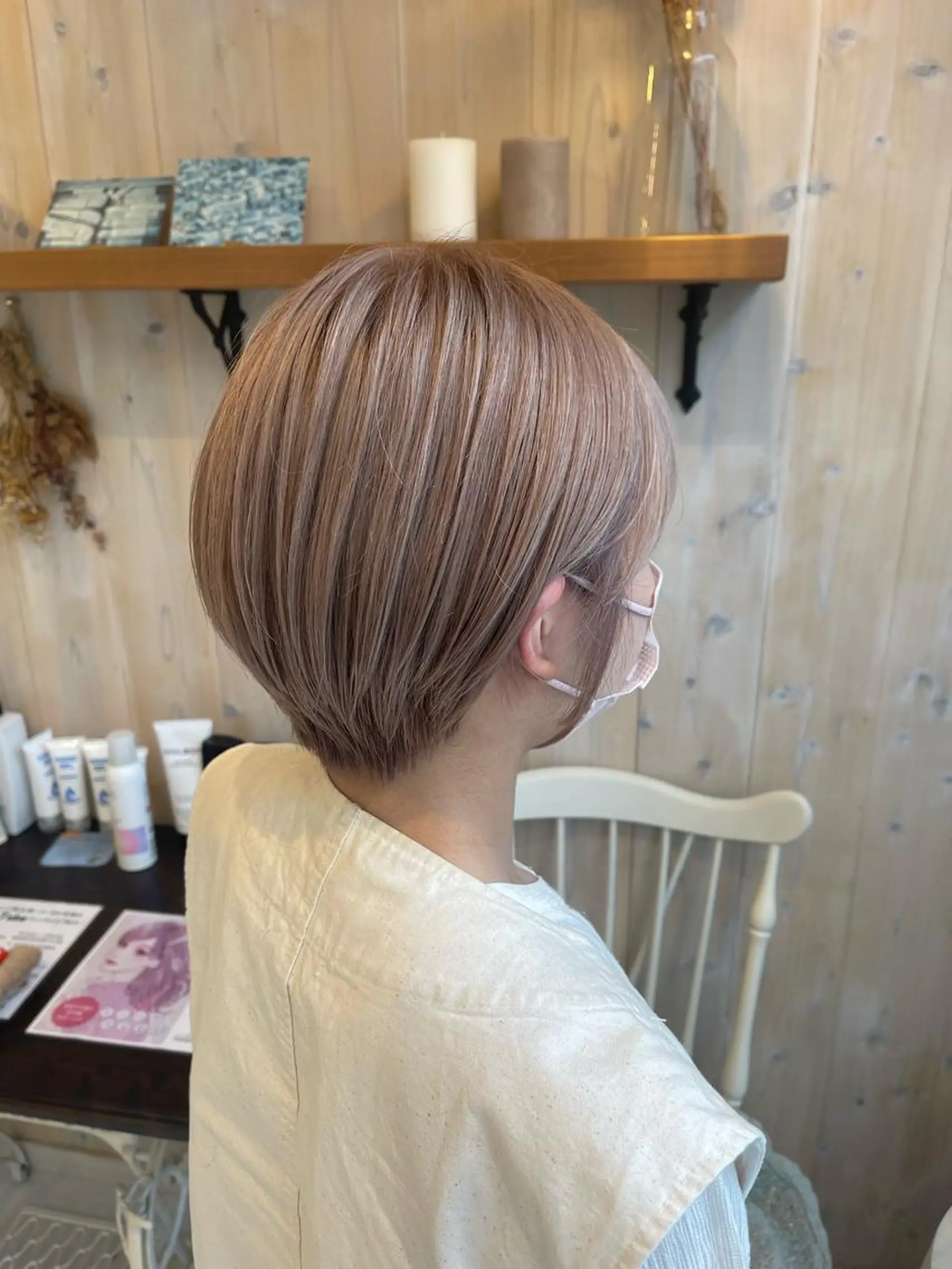 ショート カラー ベージュカラー ブリーチ ハイトーンカラー ハイトーンベージュ ミルクティーベージュ カット ヘアカラー アニメオタク美容師✂ miharuのヘアスタイル