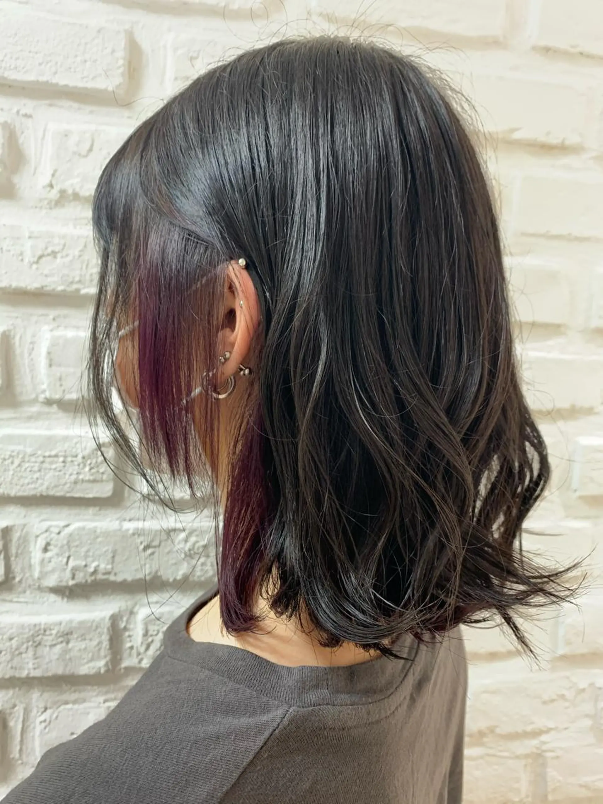 ミディアム カラー ブリーチ カシス インナーカラー ピンクカラー カット ヘアカラー トリートメント メンズヘア専門🦊 RYOKAのヘアスタイル