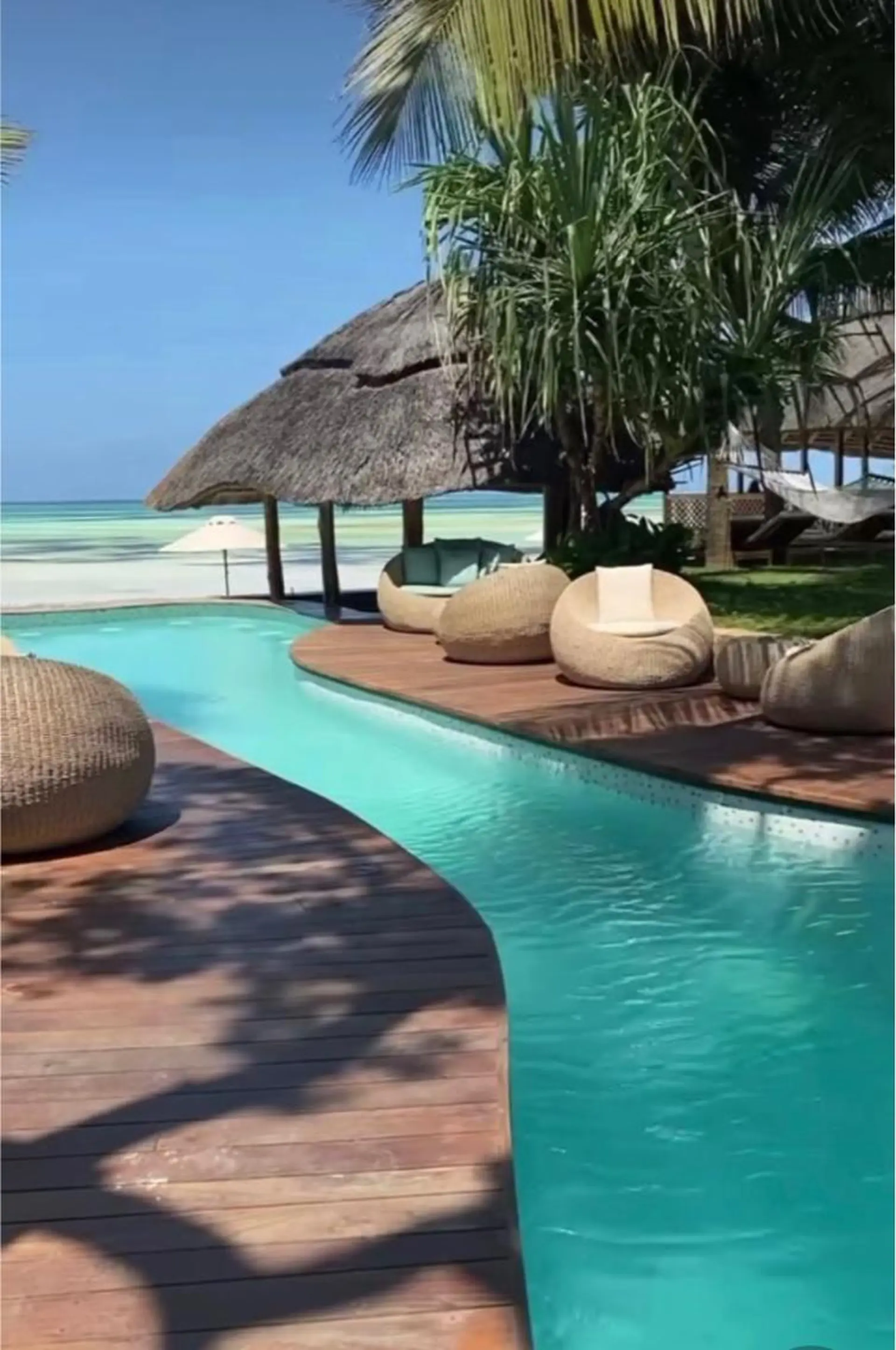 𝐘𝐎𝐒𝐇𝐈 𝐌𝐈🌞🏝のマツエク・マツパデザイン