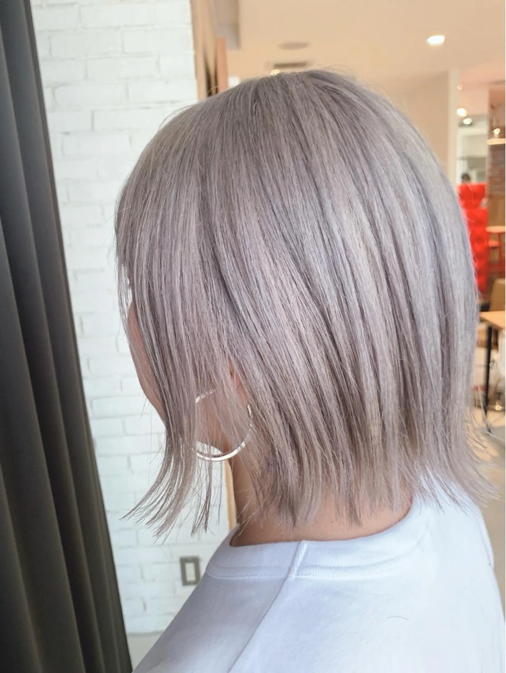 ミディアム カラー シルバー ホワイトシルバー ヘアカラー トリートメント LUXBE LUCE那覇イオン店所属・LUXBE LUCEのヘアスタイル