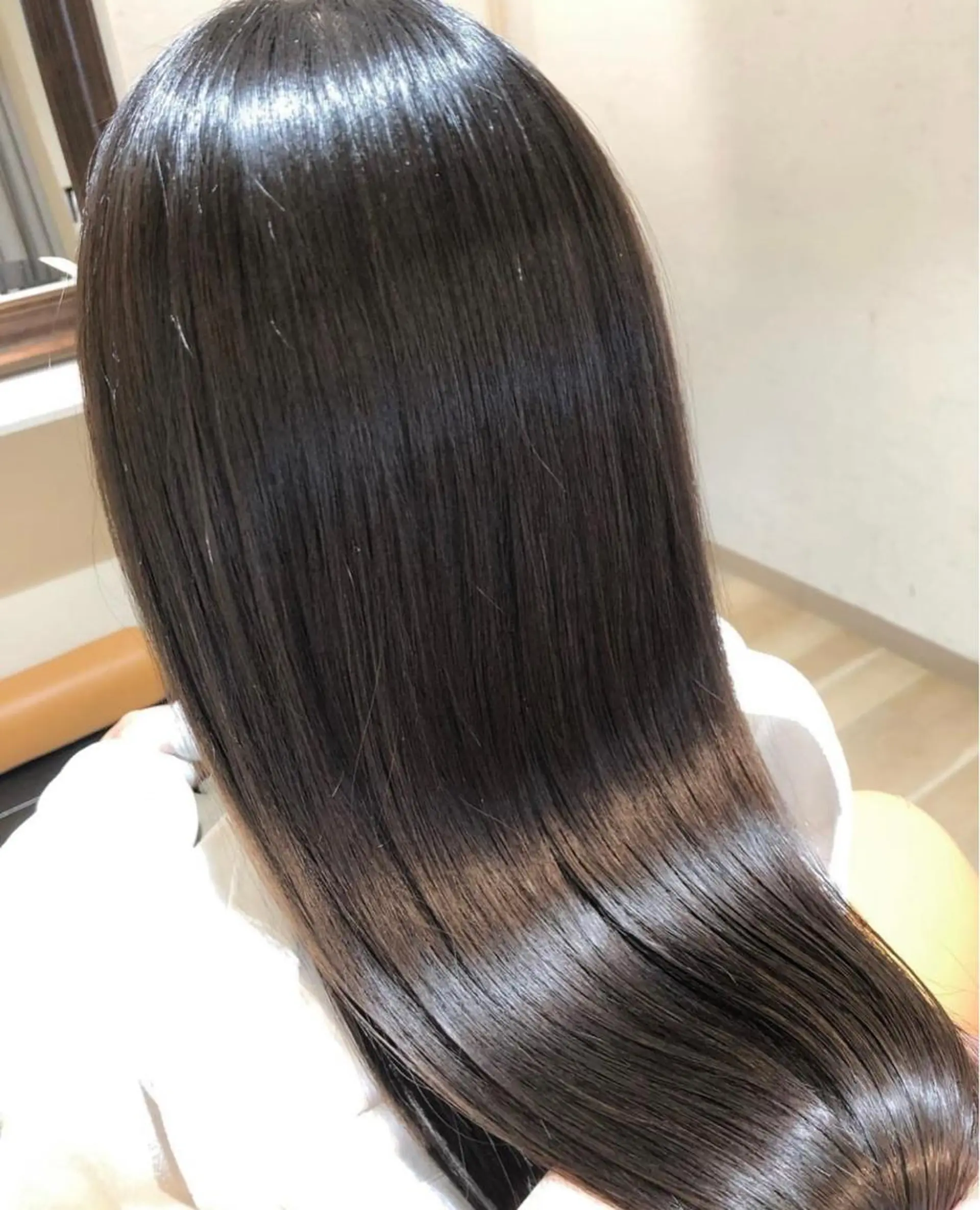 ロング カラー ブリーチ くせ毛 髪質改善 縮毛矯正 酸性ストレート Kvell&Co.所属・ハイトーン カラーのヘアスタイル