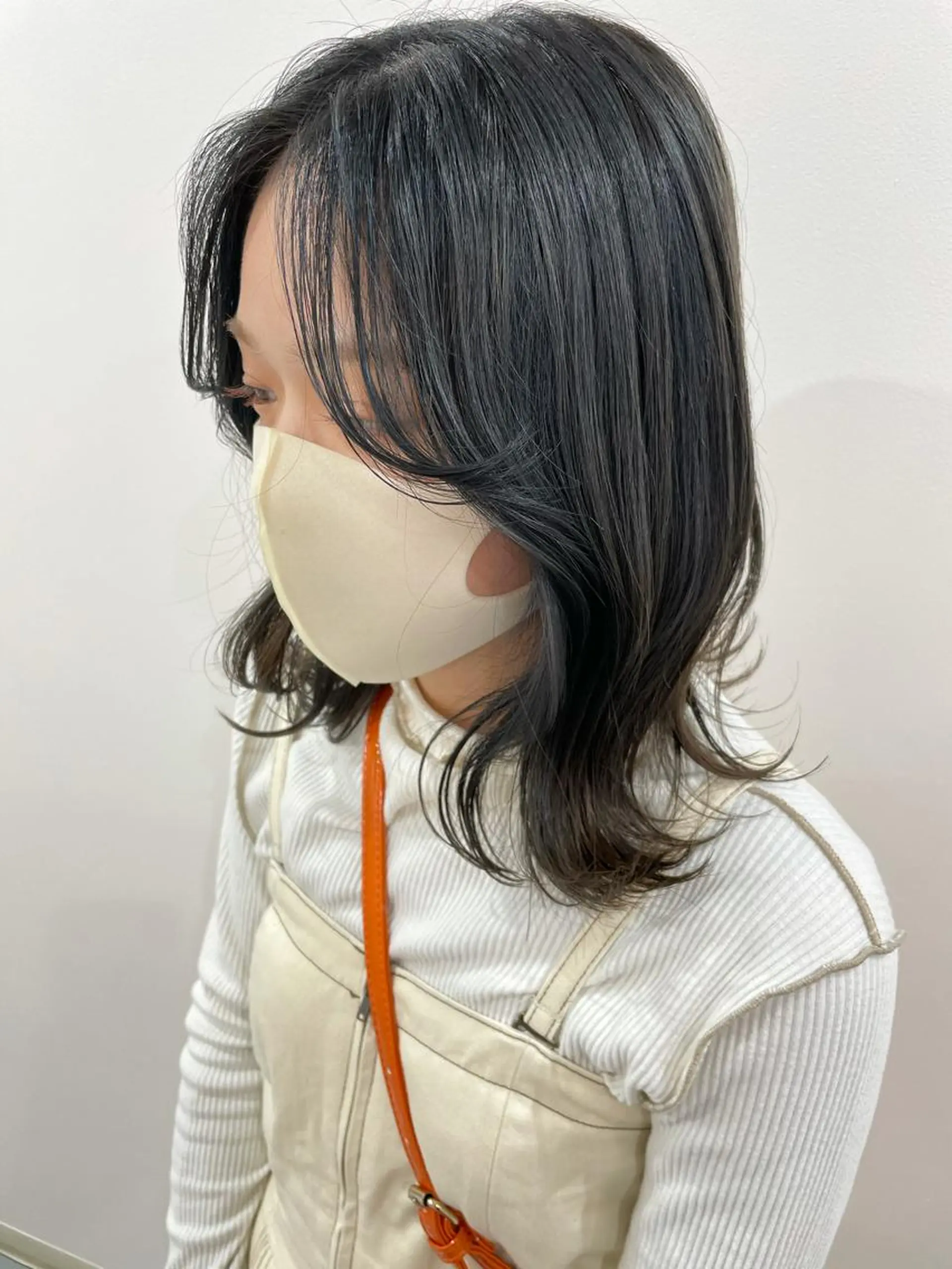 ミディアム カラー akane .のヘアスタイル