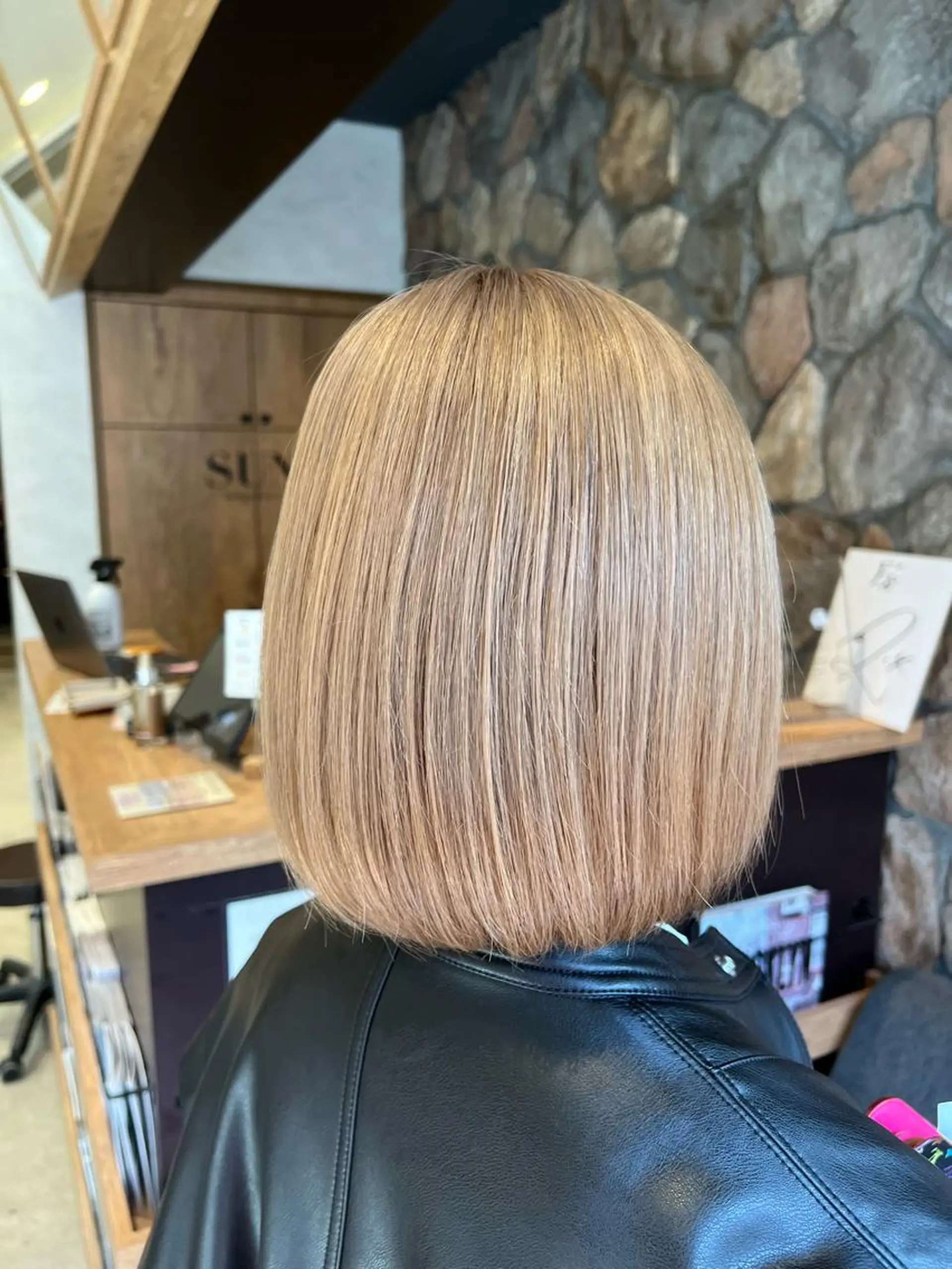 ミディアム カラー ブリーチ カット ヘアカラー Ami ブリーチ/ハイトーンのヘアスタイル