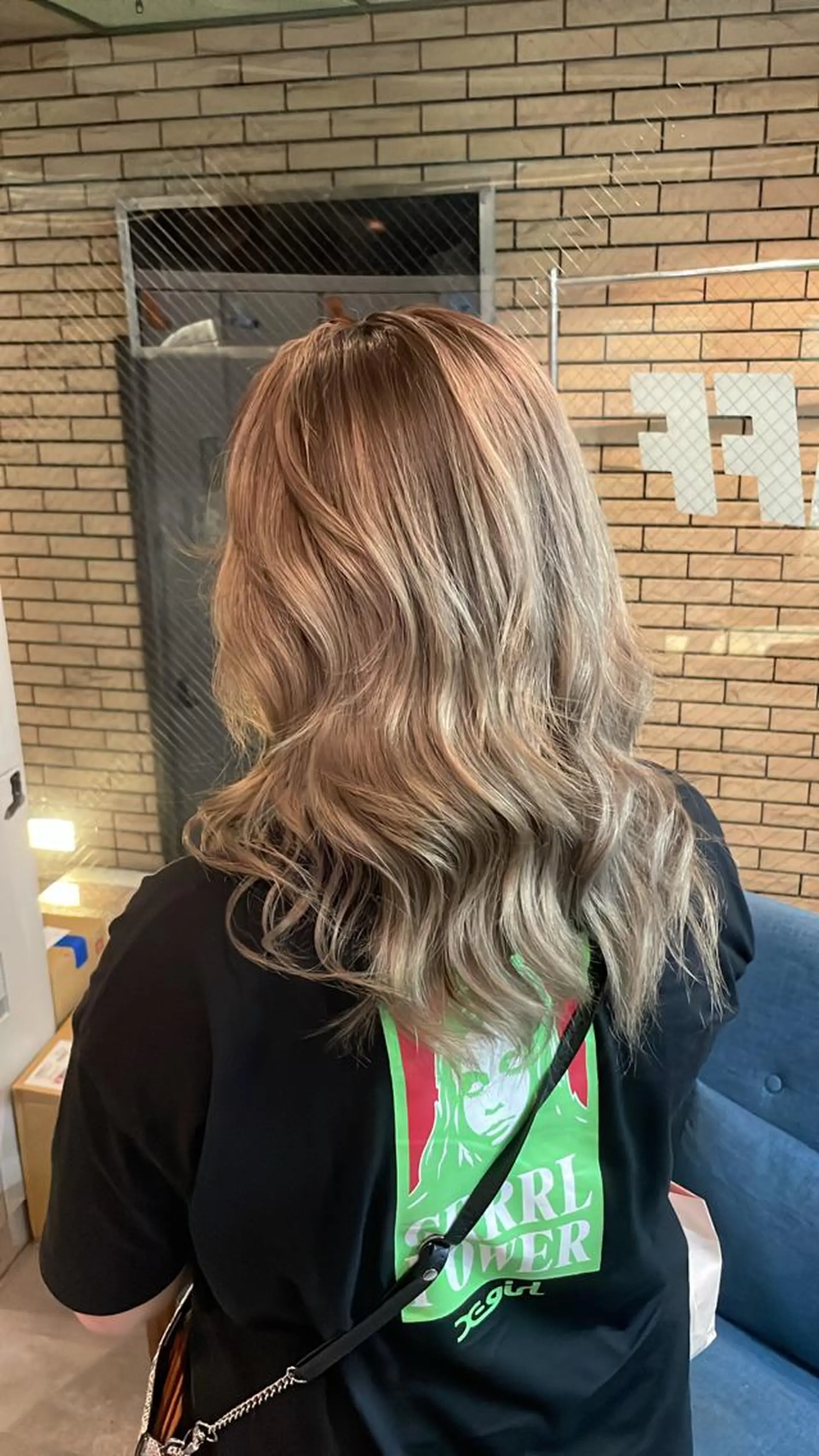 ミディアム ヘアカラー トリートメント 難波ブリーチカラー 伊藤洋輝のヘアスタイル