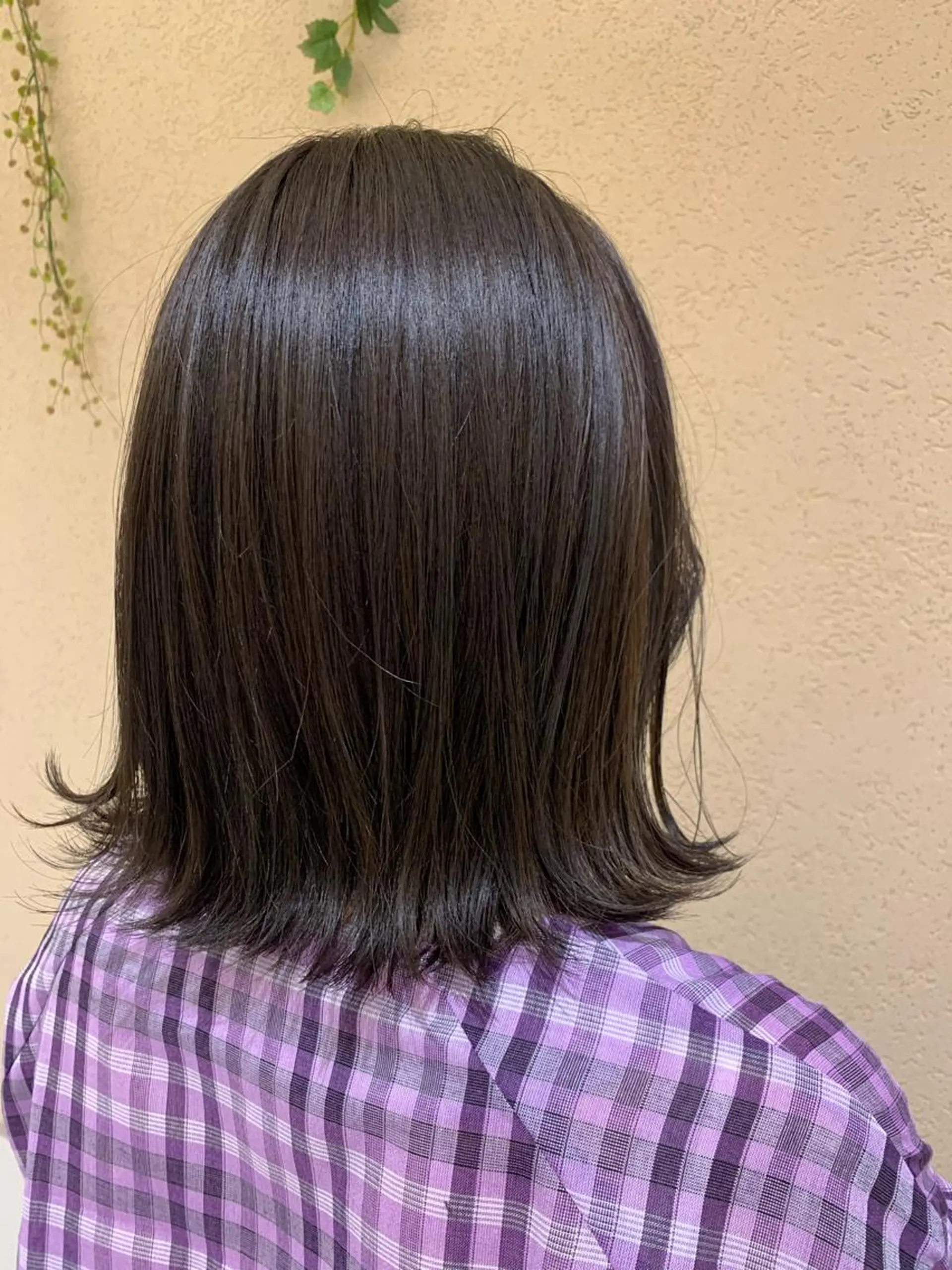 ミディアム カラー 黒髪 透明感カラー グレーブラック シャドールーツ美容師 篠原康太のヘアスタイル