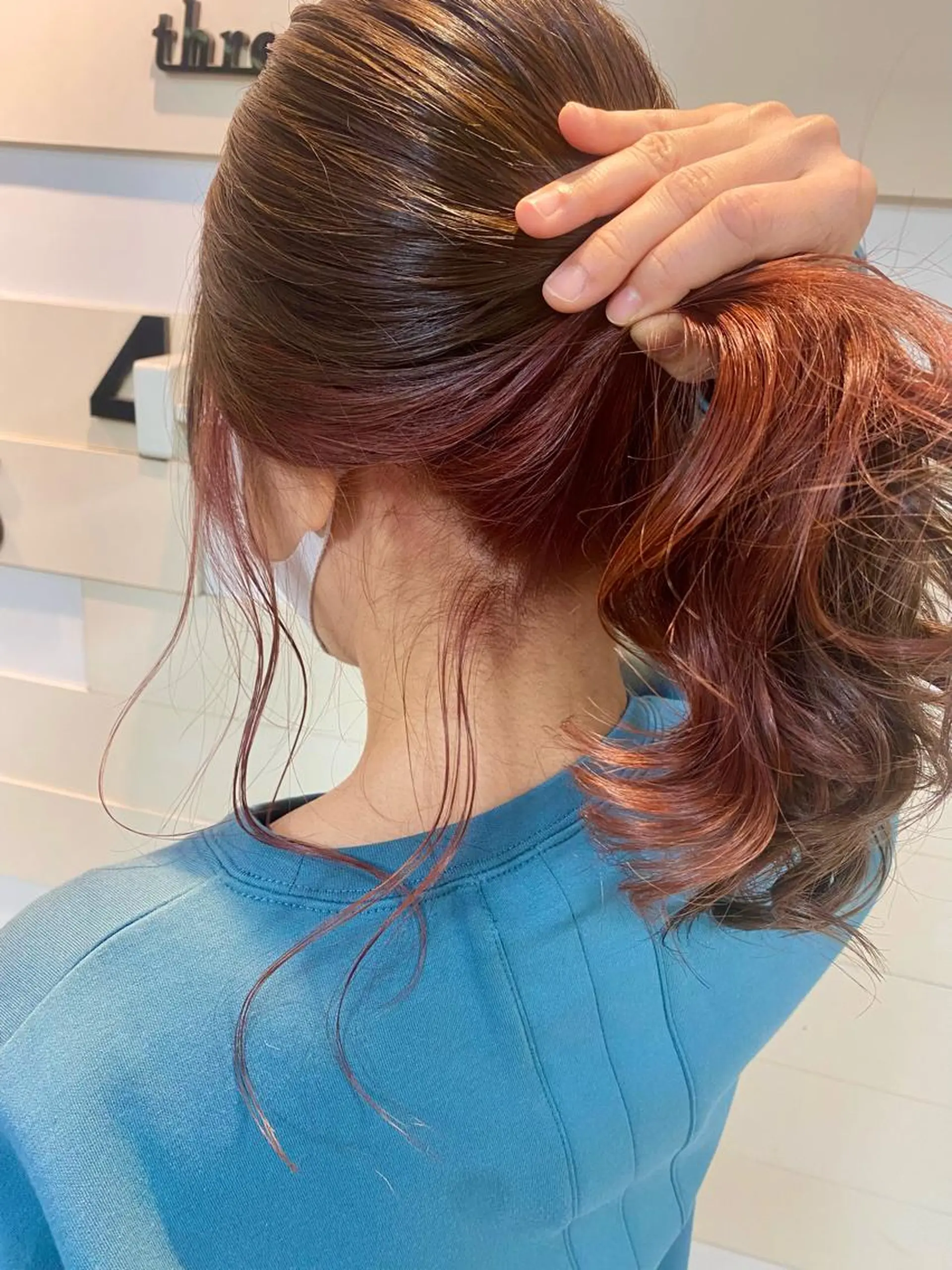 セミロング カラー ヘアアレンジ ブリーチ 透明感カラー オレンジ 有馬ミク🌈 似合わせ美容師のヘアスタイル