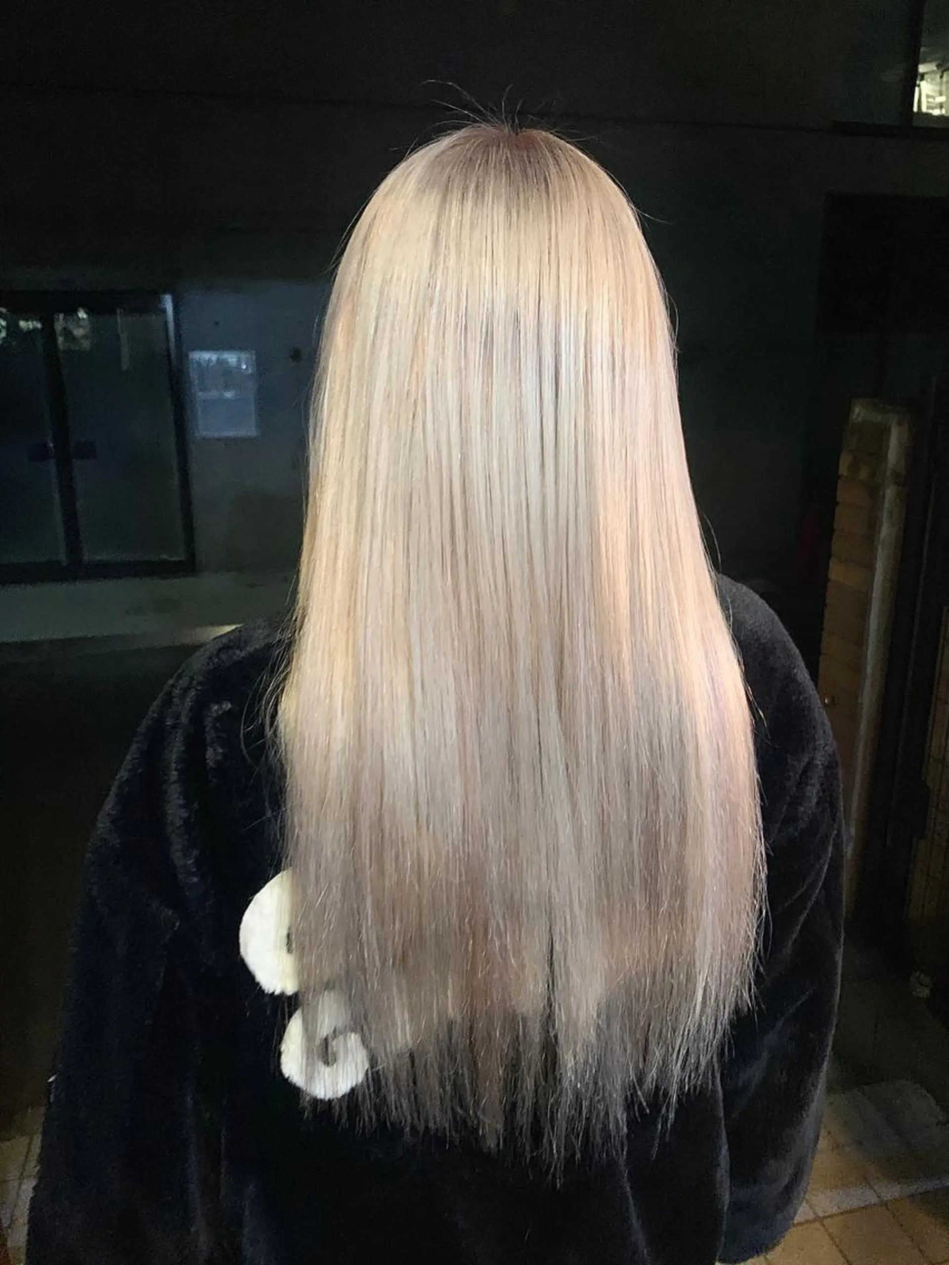 ロング カラー ブロンド ホワイトブロンド エクステ ロング a-o横浜所属・色落ちまでキレイに！ ！女性サロンのヘアスタイル